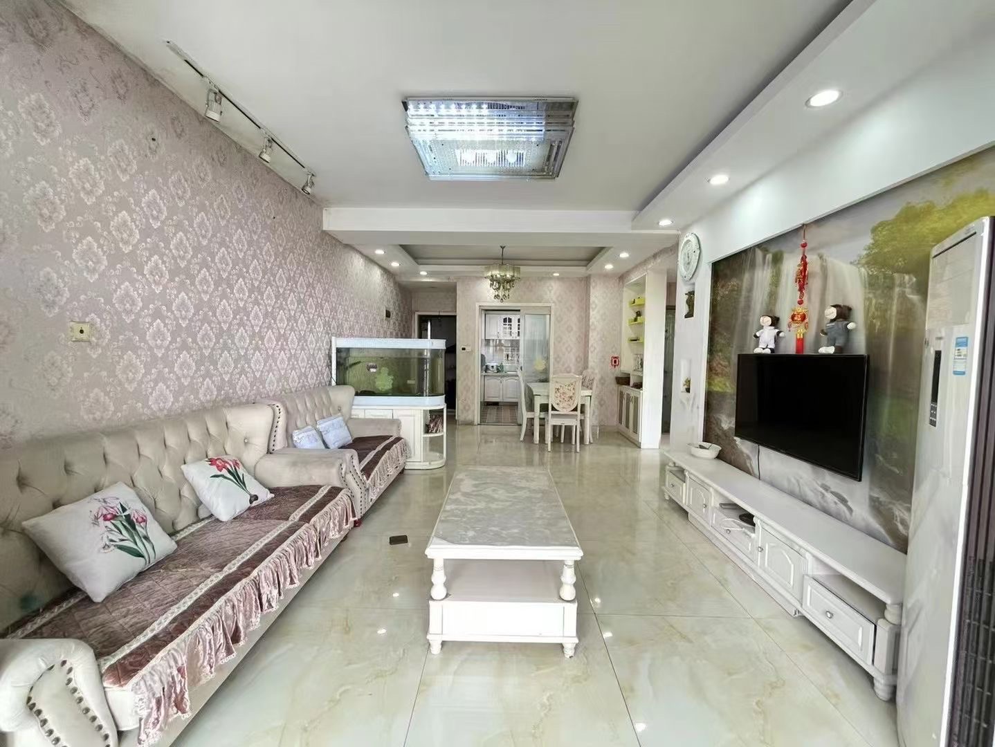 翡翠华庭  3室2厅1卫   2400.00元/月户型图