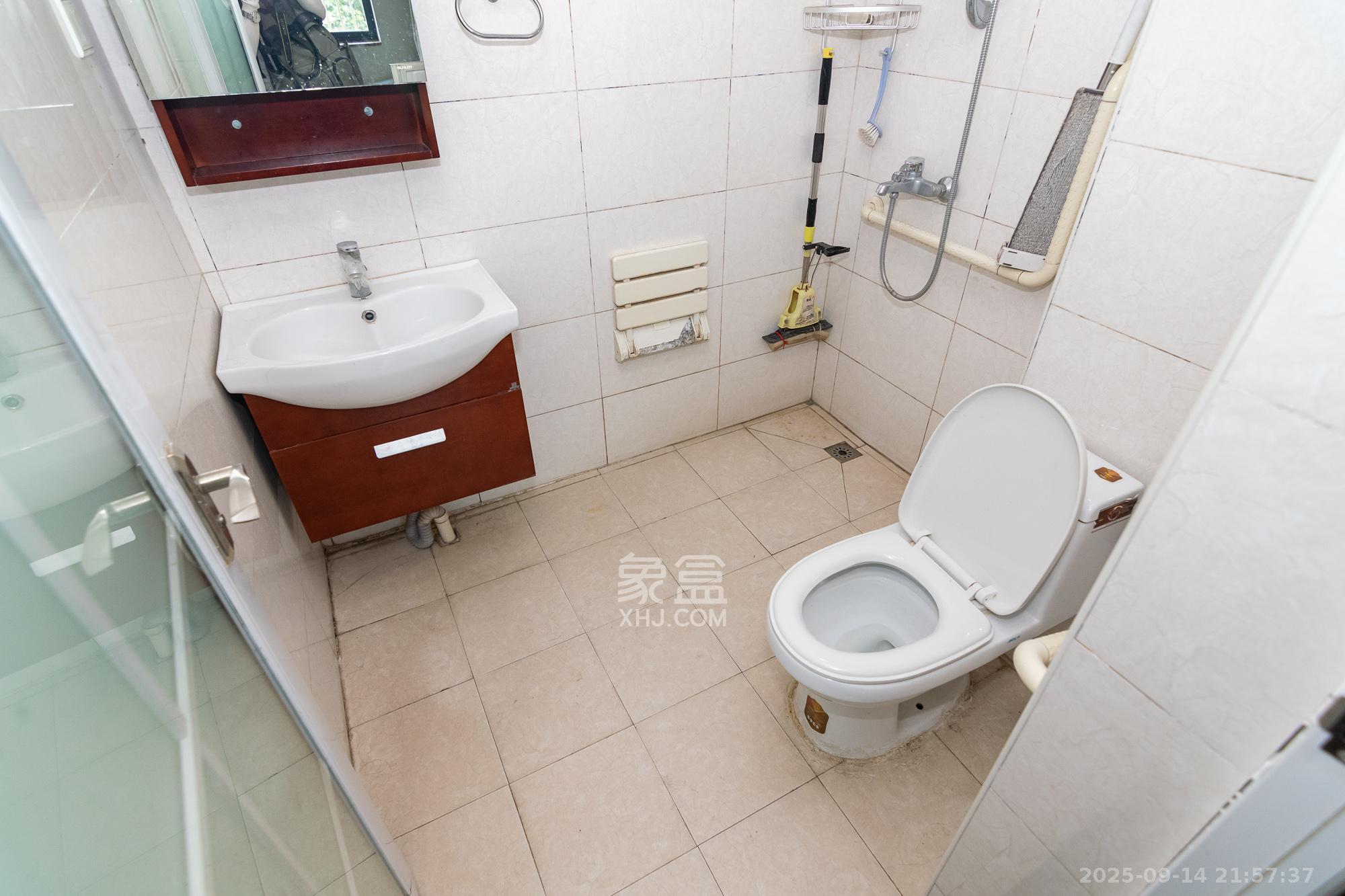 康乃馨老年生活示范城  1室1厅1卫    38.0万 康乃馨老年生活示范城  1室1厅1卫    38.0万卫生间