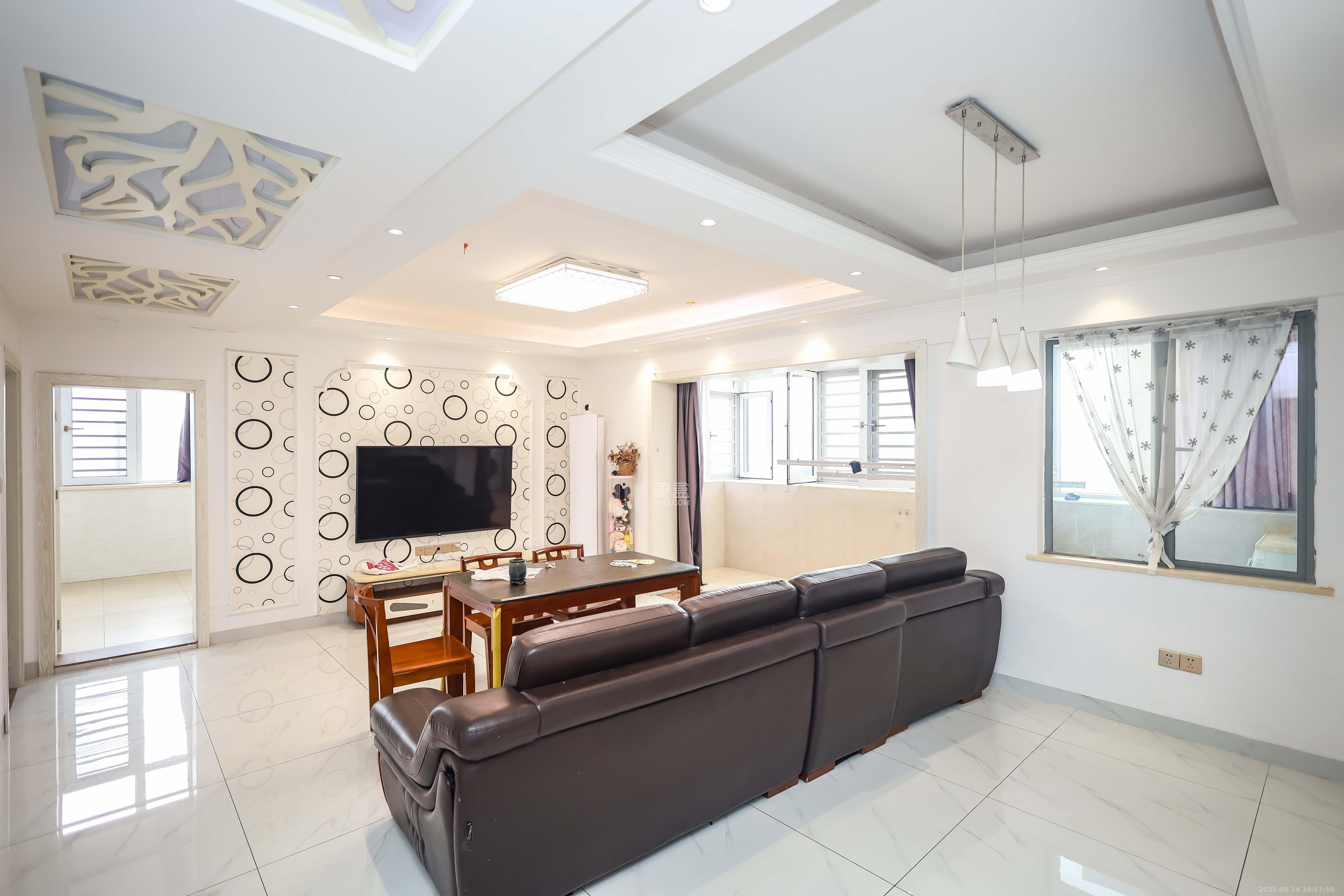 潇湘奥林匹克花园  3室2厅1卫    84.0万客厅