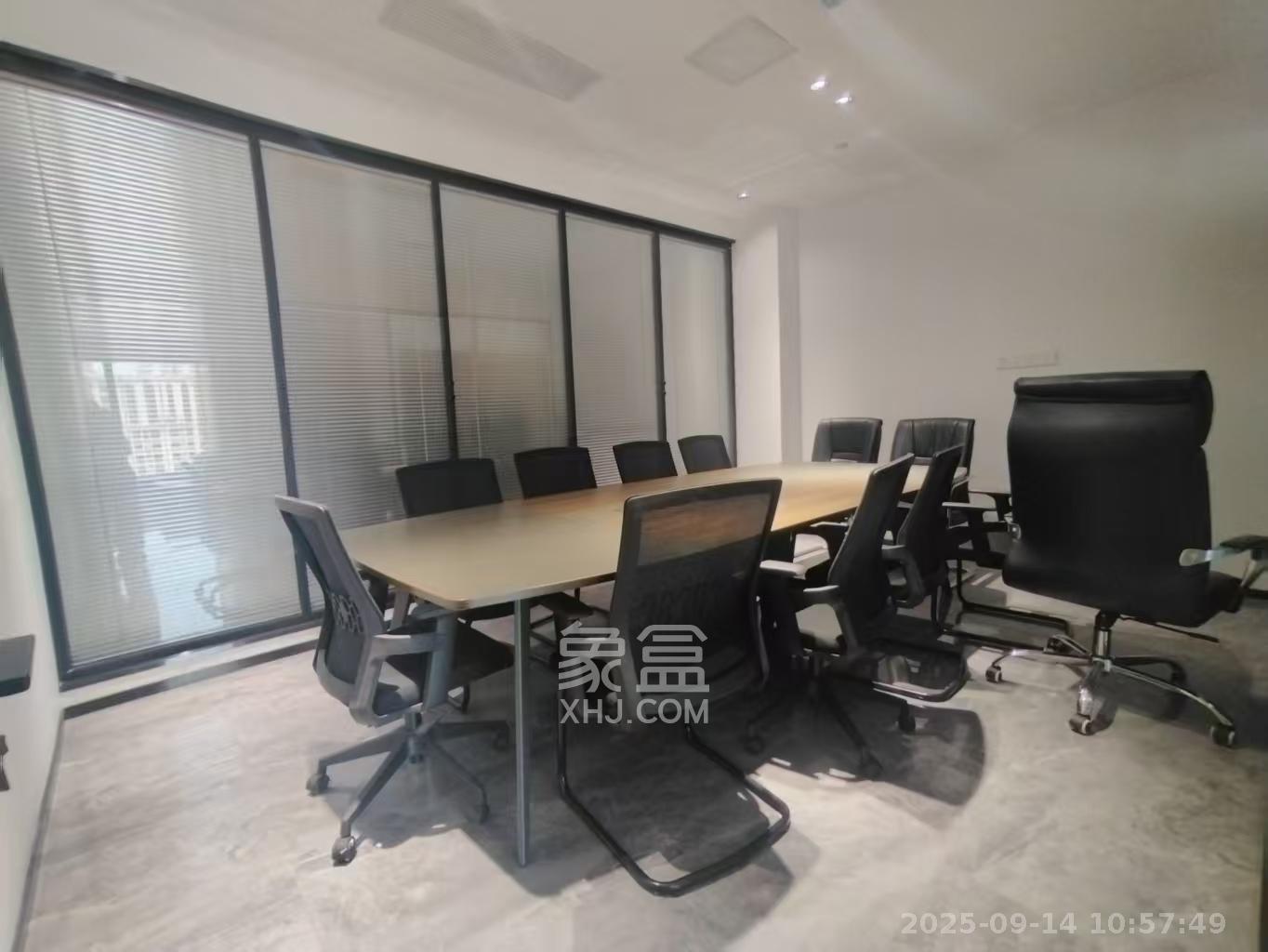 世茂铂曼 5室2厅1卫 11800.0元/月 世茂铂曼 5室2厅1卫 11800.0元/月室内图