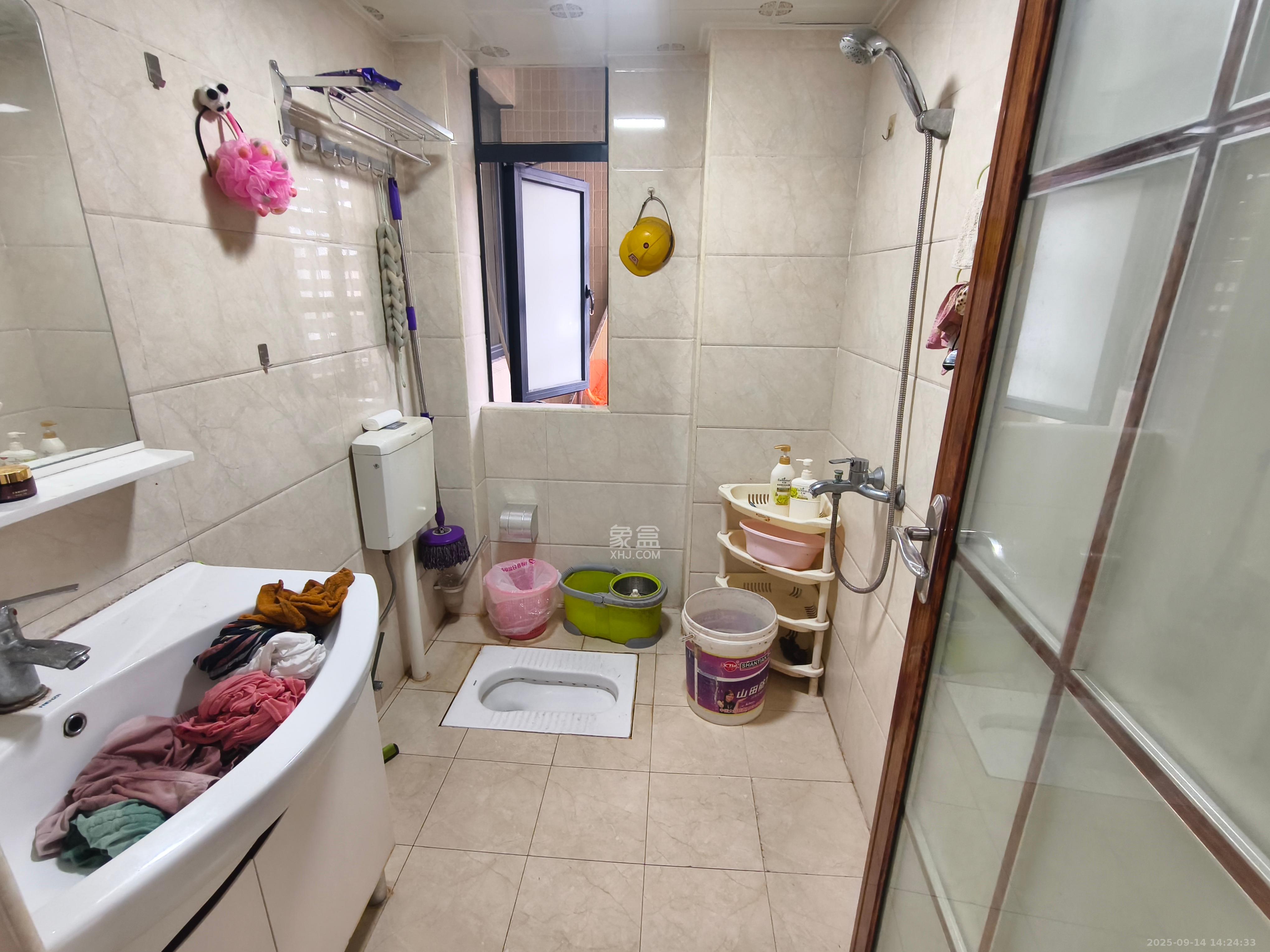 蓝山郡  3室2厅2卫    2500.0元/月 蓝山郡  3室2厅2卫    2500.0元/月室内图