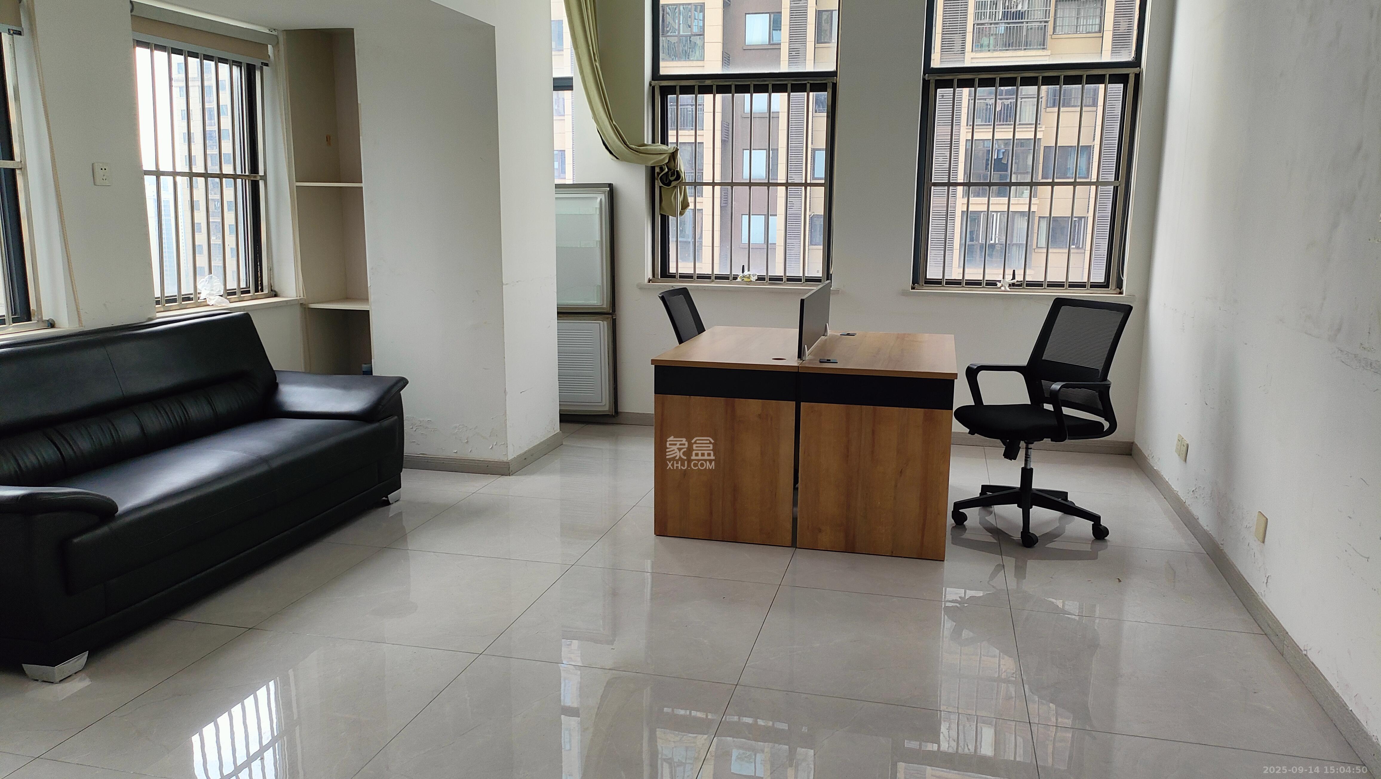 华润置地广场二期  1室1厅1卫    1900.0元/月室内图