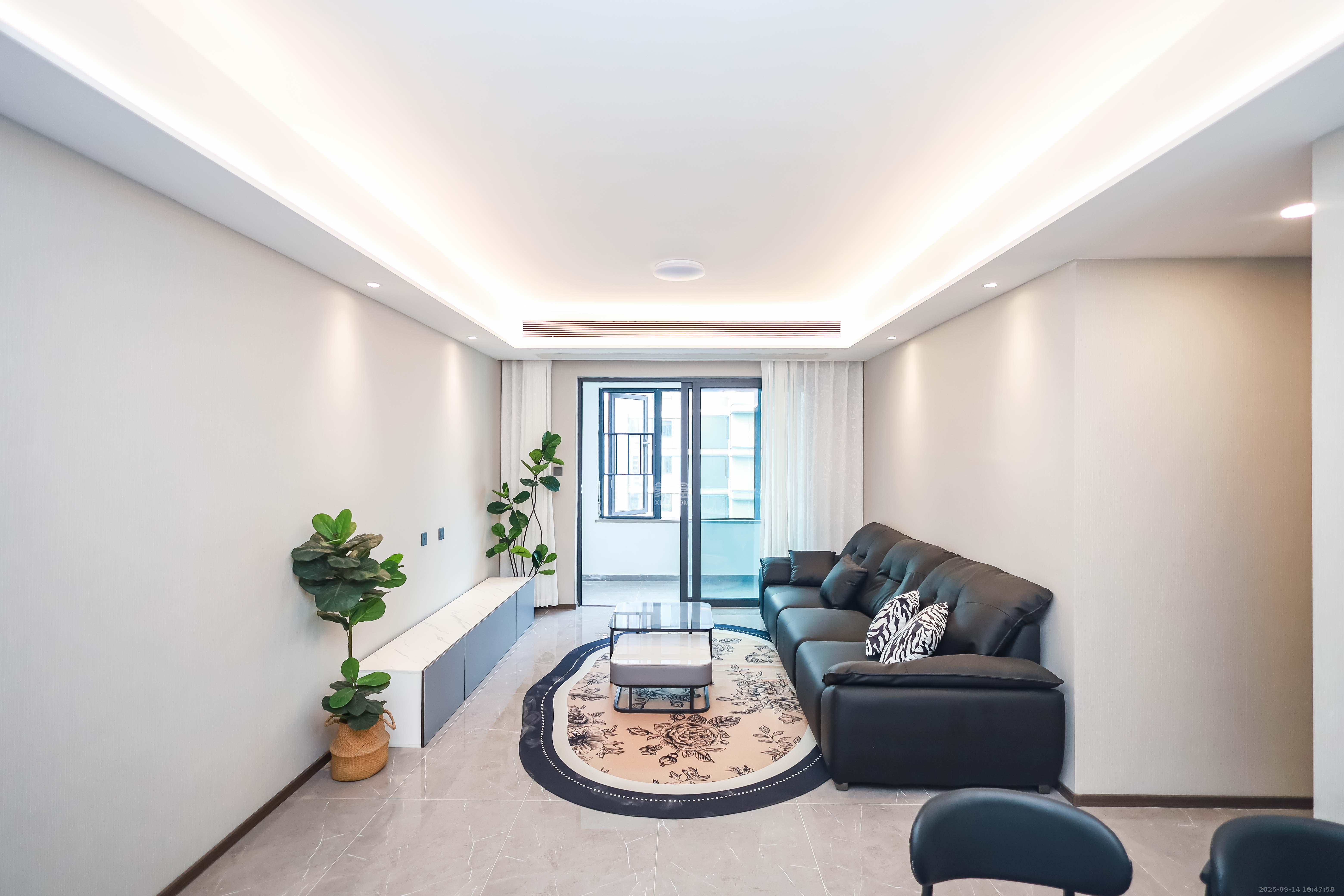 龙湖舜山府 3室2厅2卫 180.0万 龙湖舜山府 3室2厅2卫 180.0万客厅