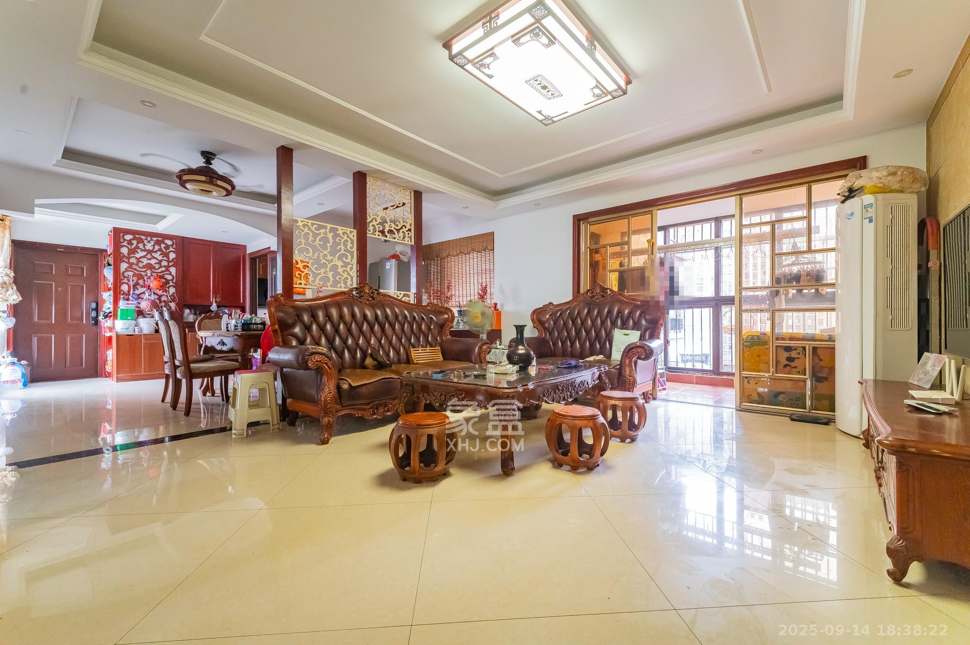 华润凤凰城三期 3室2厅2卫 97.0万 华润凤凰城三期 3室2厅2卫 97.0万客厅