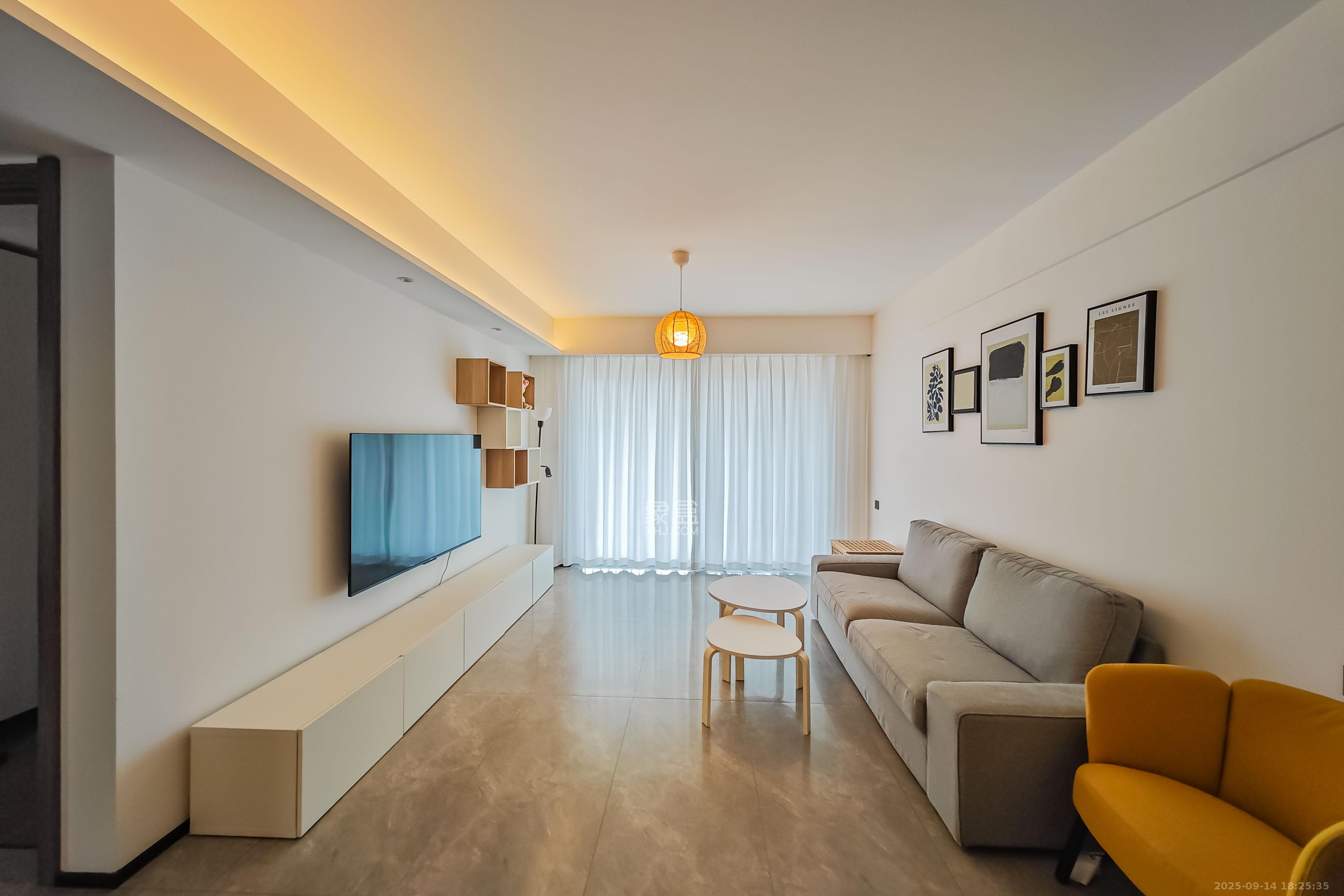 轨道万科悦府 3室2厅2卫 142.8万 轨道万科悦府 3室2厅2卫 142.8万客厅