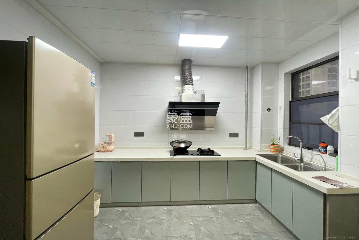 润和滨江府 4室2厅2卫 2800.0元/月 润和滨江府 4室2厅2卫 2800.0元/月室内图