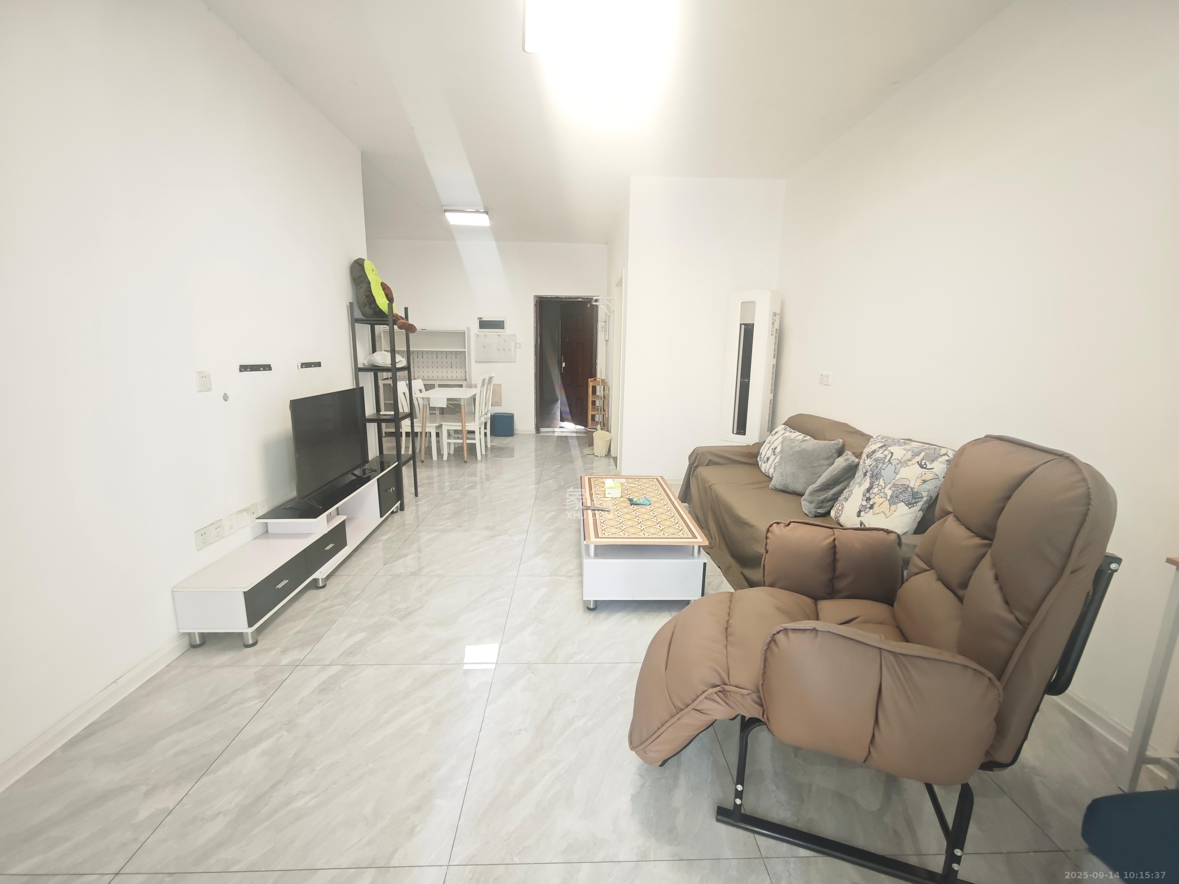 洋湖时代 3室2厅1卫 1900.0元/月 洋湖时代 3室2厅1卫 1900.0元/月室内图