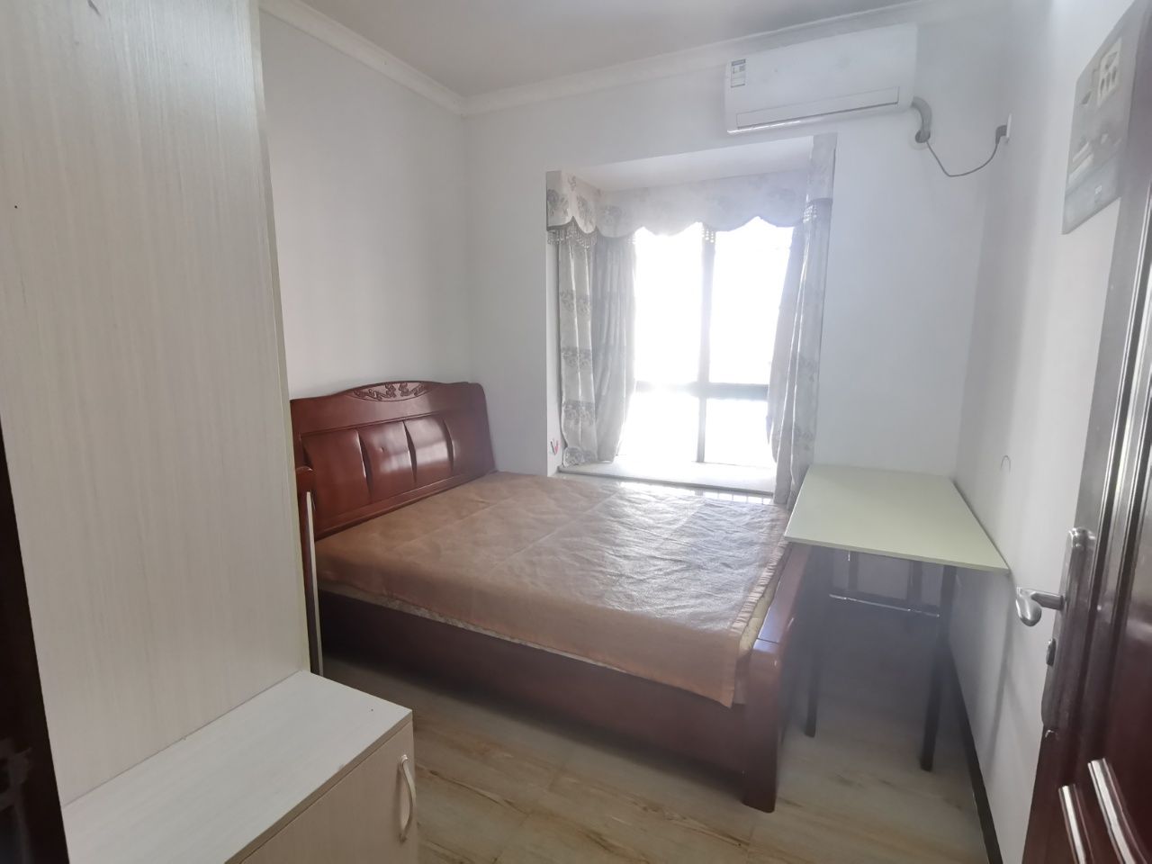 盛世一品 3室2厅1卫 2400.0元/月 盛世一品 3室2厅1卫 2400.0元/月室内图