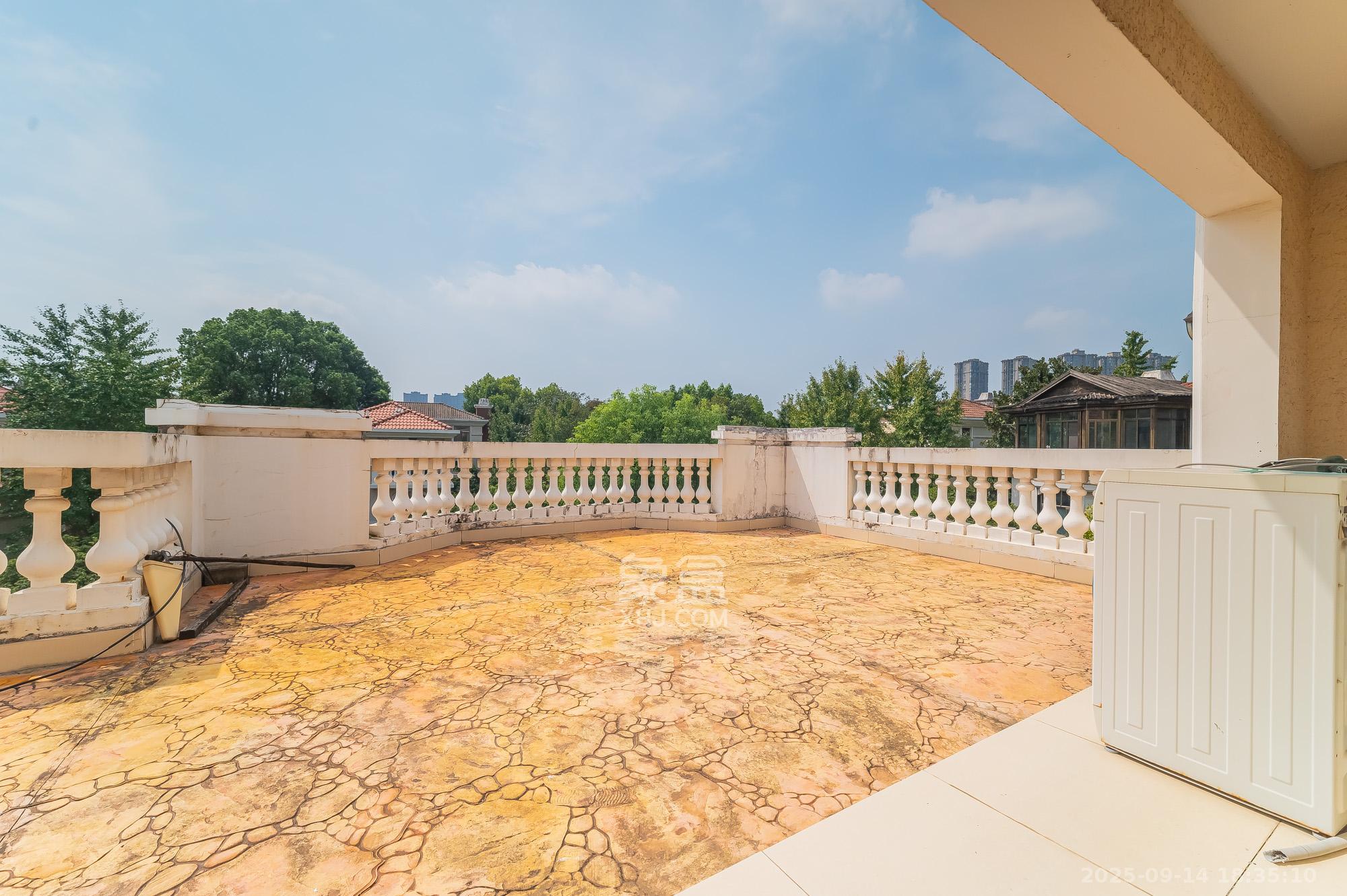 碧桂园威尼斯城  5室2厅3卫    706.88万 碧桂园威尼斯城  5室2厅3卫    706.88万阳台