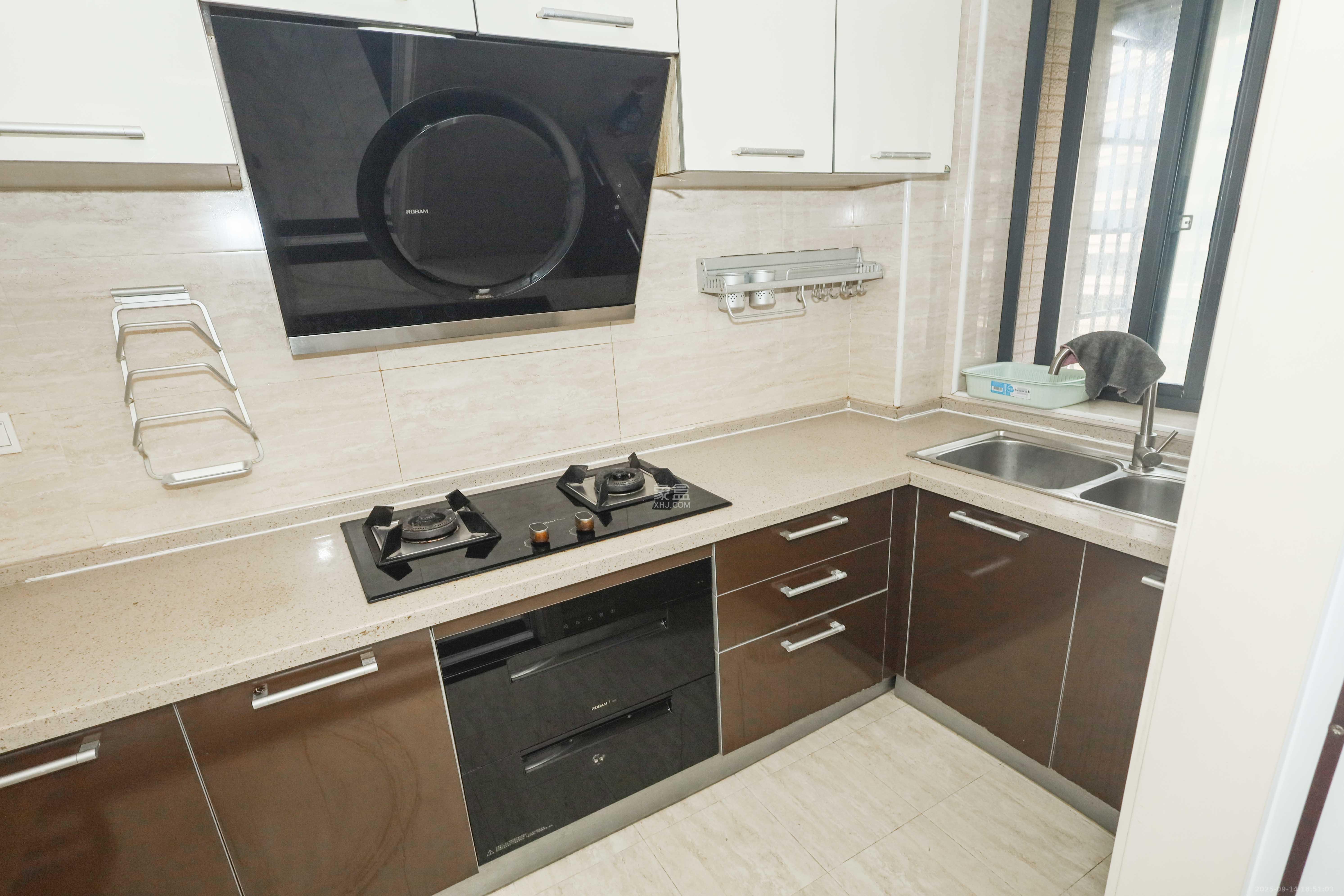 保利麓谷林语C区 3室2厅1卫 83.0万 保利麓谷林语C区 3室2厅1卫 83.0万厨房