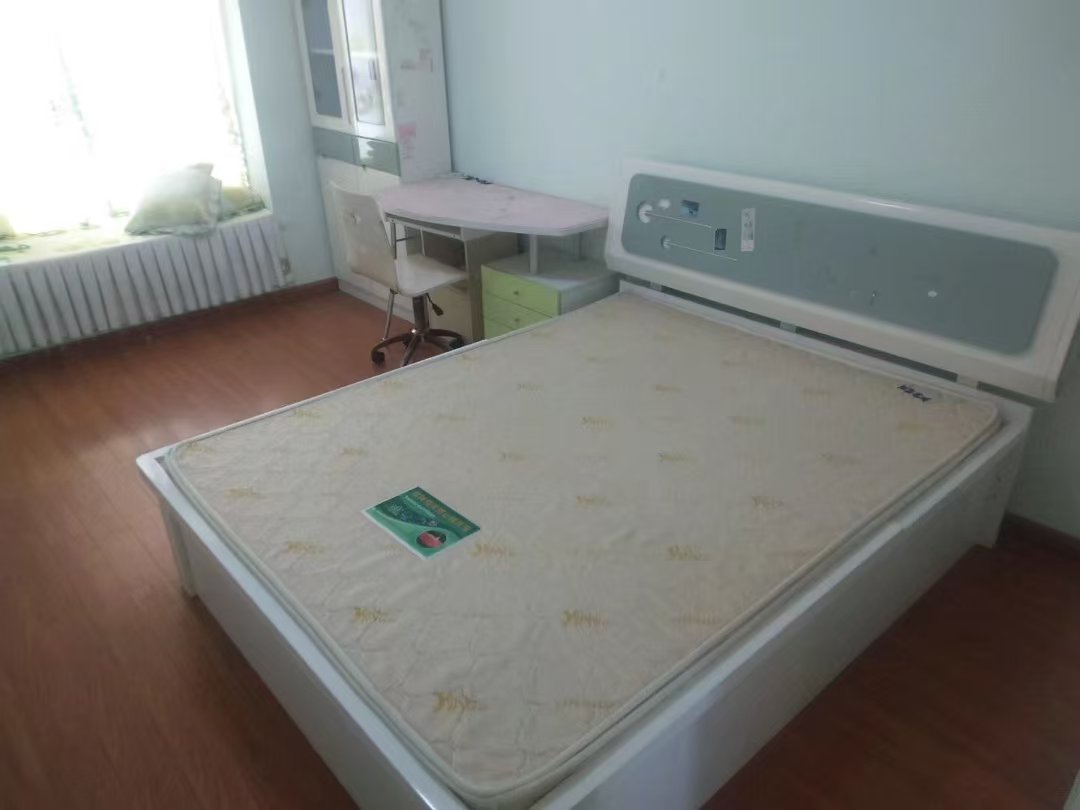 雁城蓝天  3室2厅2卫   1500.00元/月室内图