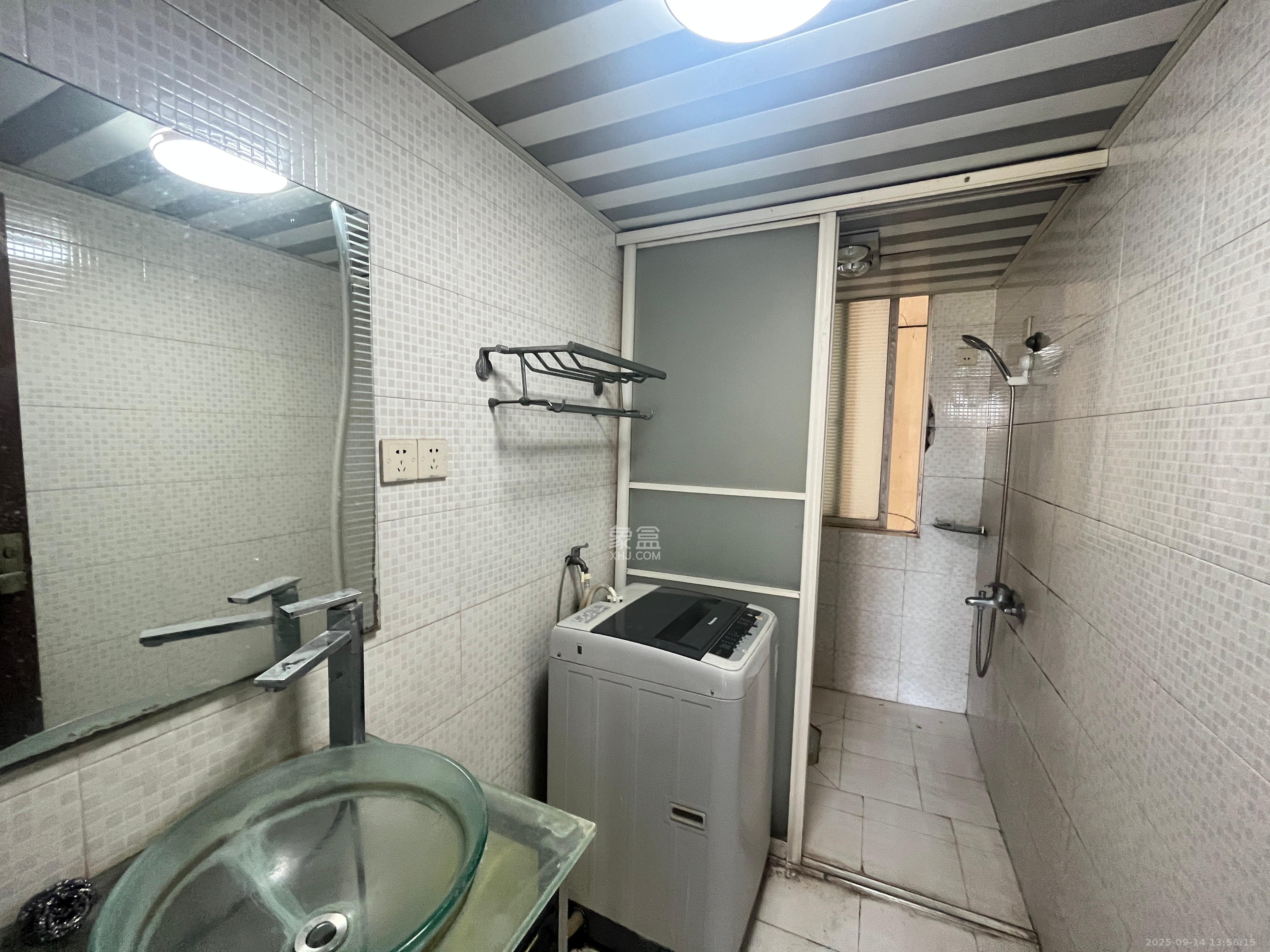 一心花苑  3室2厅2卫    2600.0元/月 一心花苑  3室2厅2卫    2600.0元/月室内图