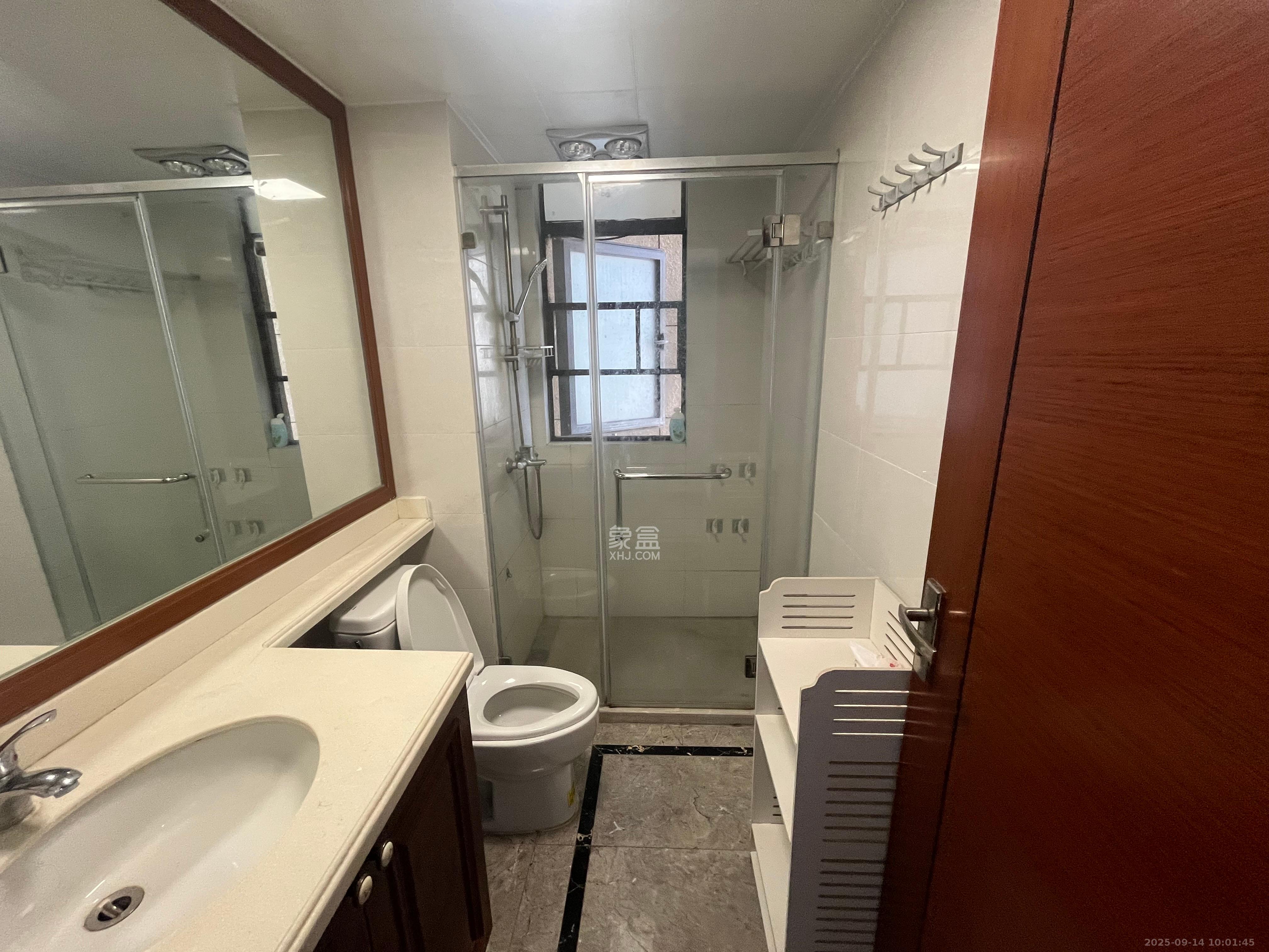 中海国际五期 3室2厅1卫 2300.0元/月 中海国际五期 3室2厅1卫 2300.0元/月室内图