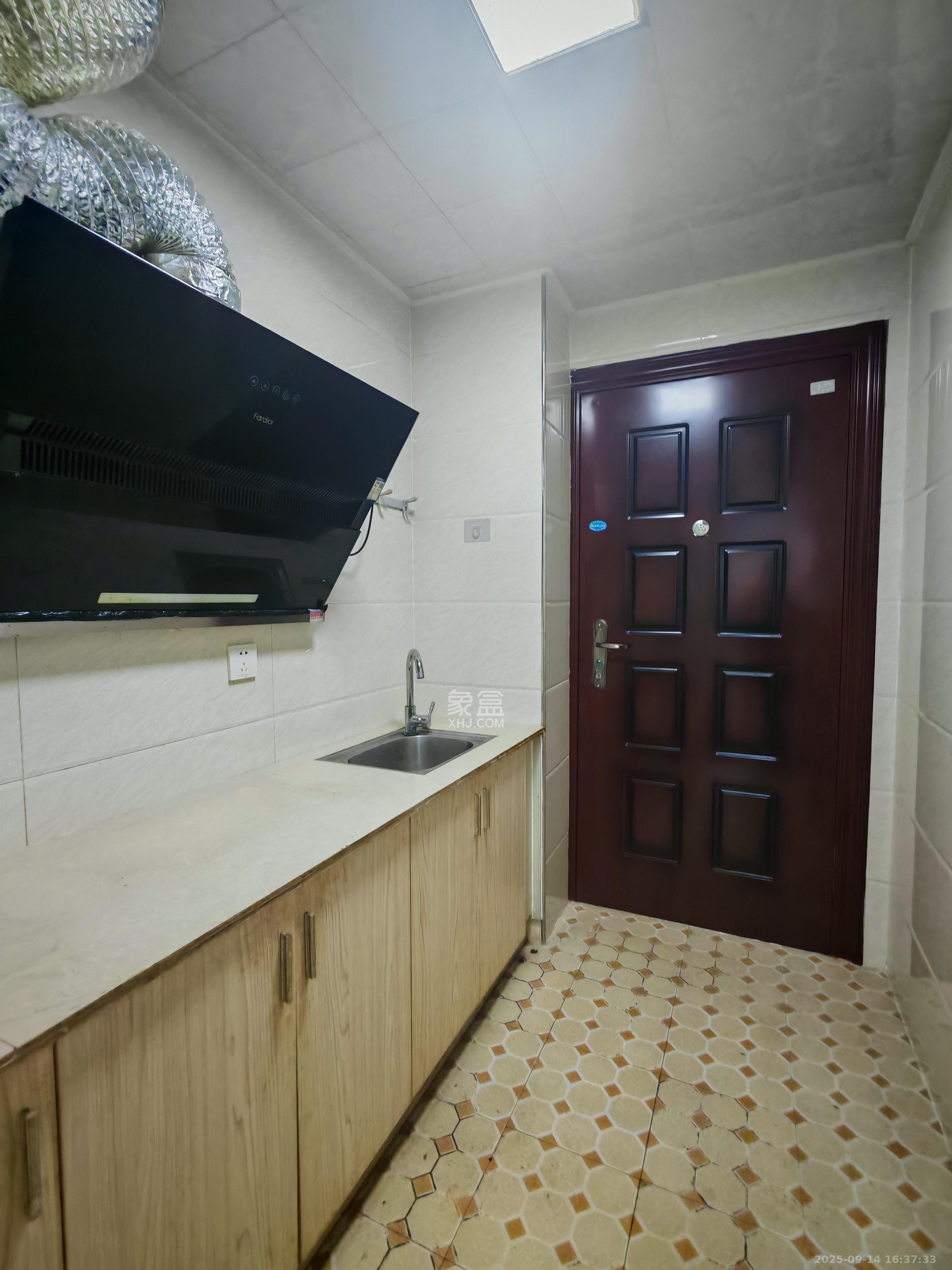 阳光锦城  1室1厅1卫    1300.0元/月室内图