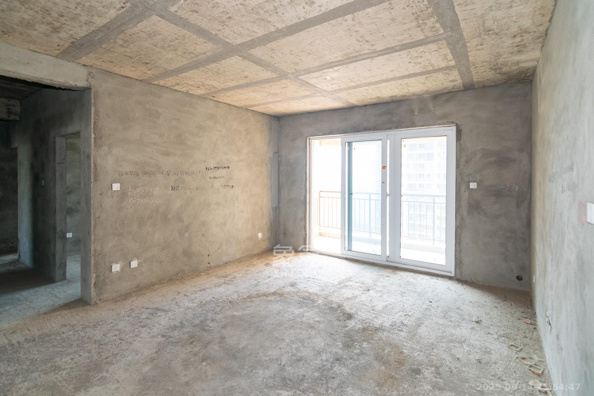 富兴悦府(富兴学府名邸) 4室2厅2卫 73.0万 富兴悦府(富兴学府名邸) 4室2厅2卫 73.0万客厅