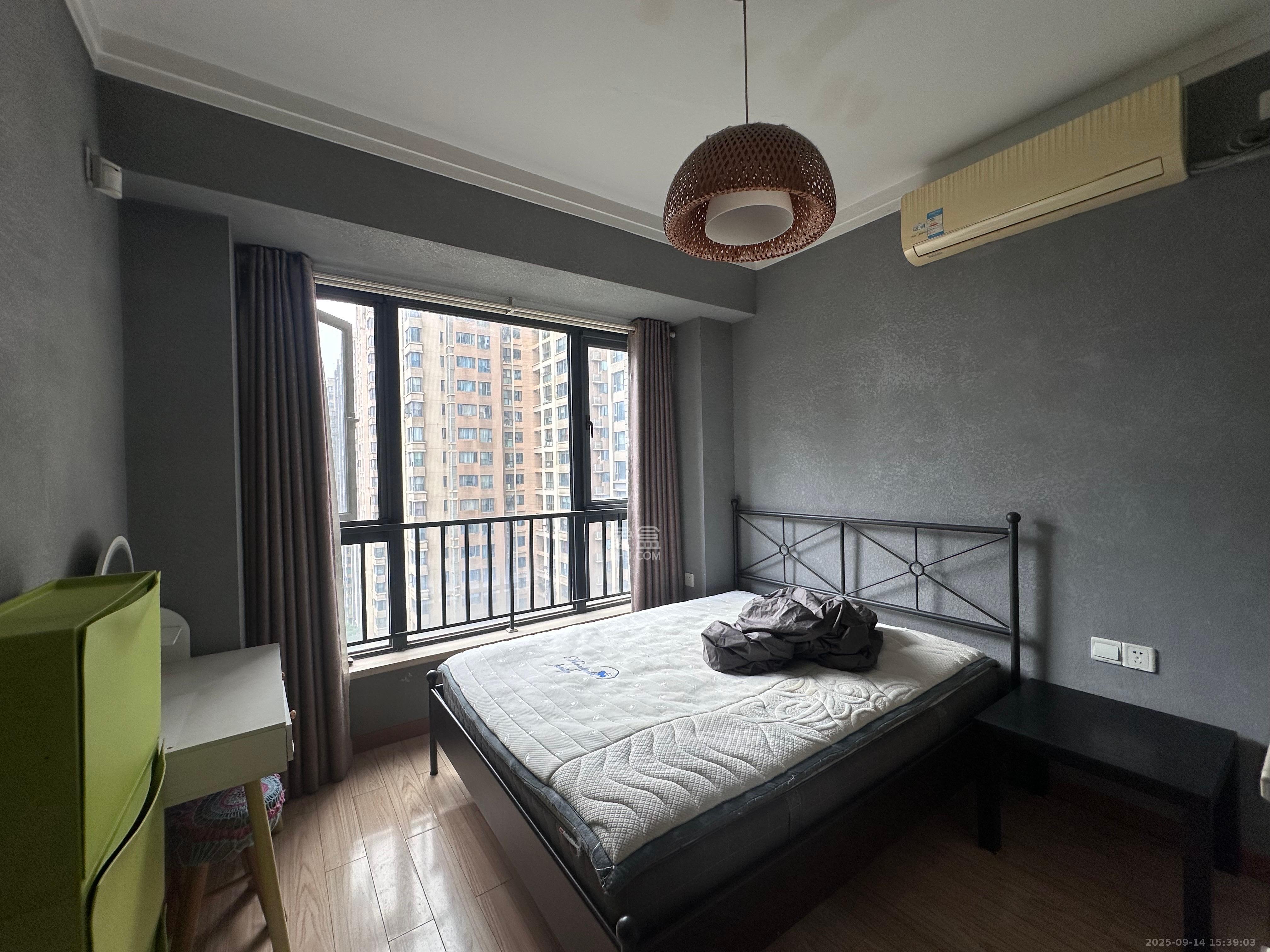 藏珑湖上国际花园  1室1厅1卫    1750.0元/月室内图