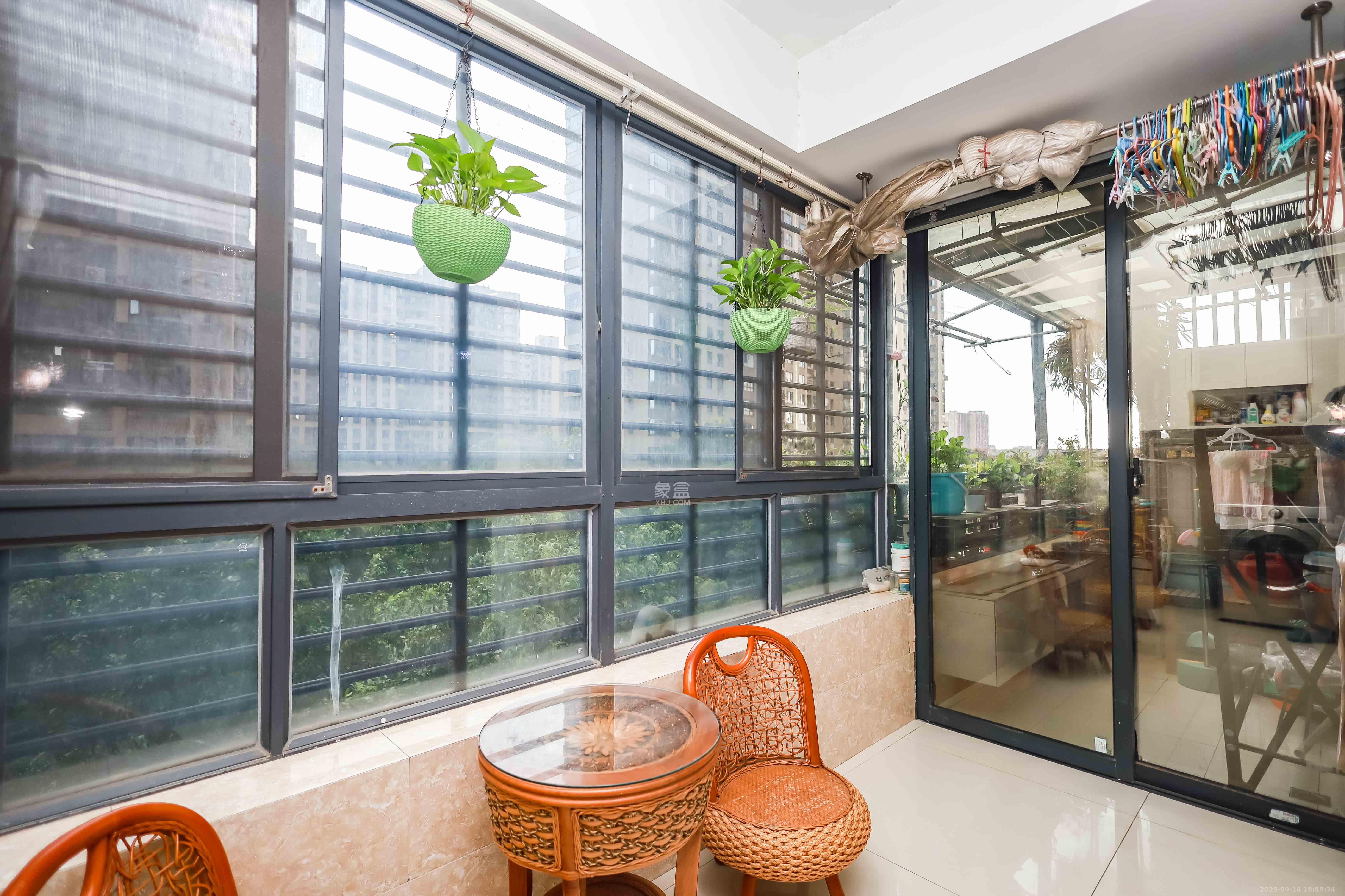 长房时代城  3室2厅1卫    94.0万阳台