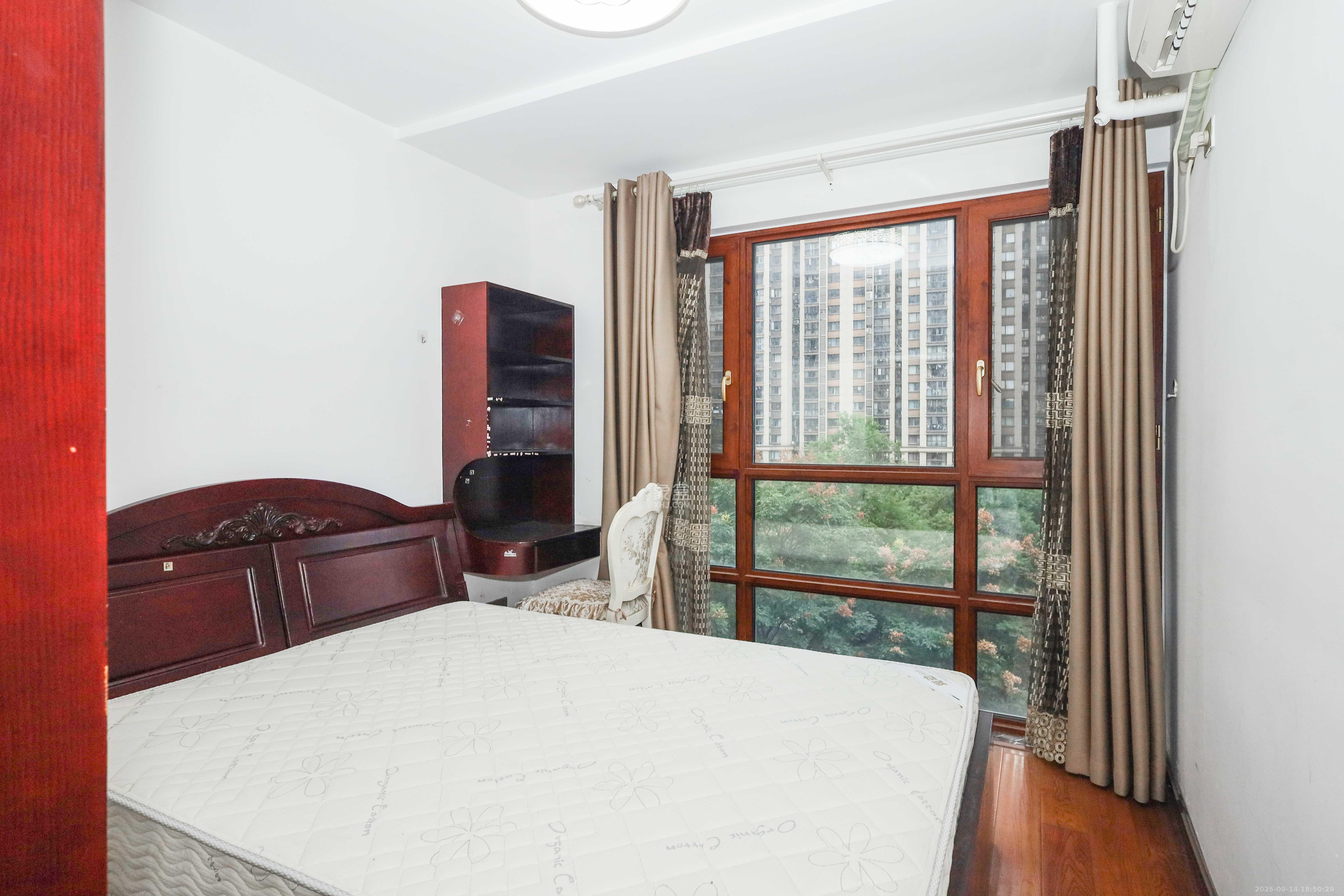 和泓梅溪四季 4室2厅2卫 180.0万 和泓梅溪四季 4室2厅2卫 180.0万卧室