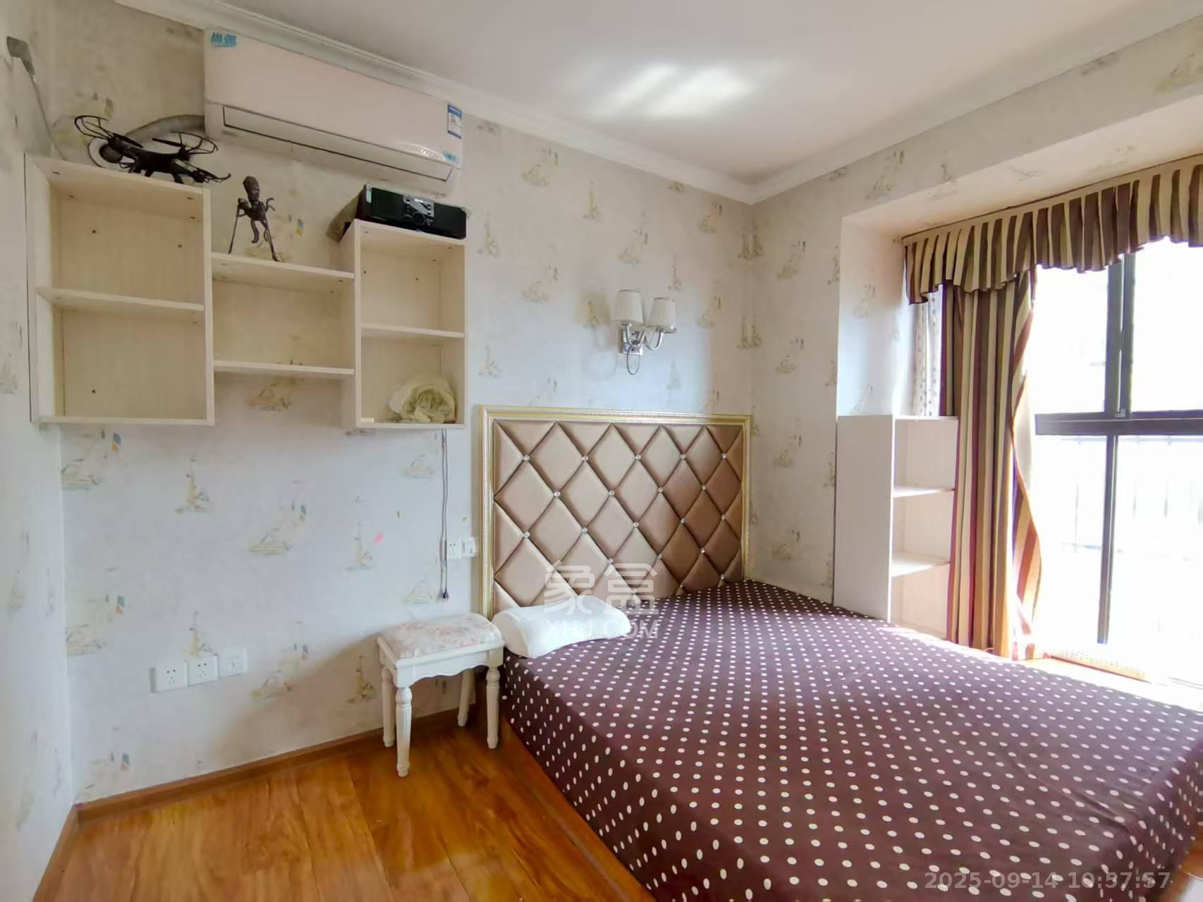 保利麓谷林语F区  3室2厅1卫    2600.0元/月室内图