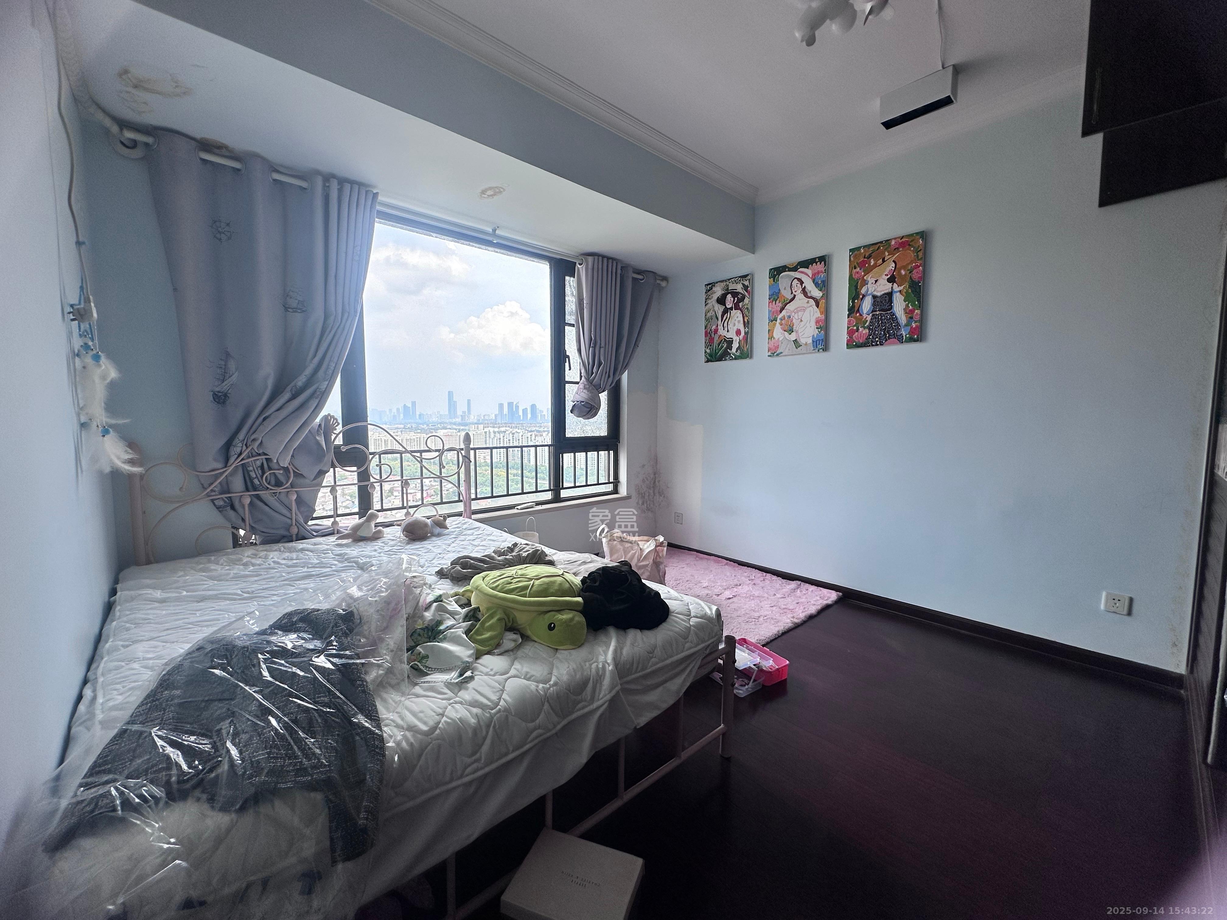 中海国际一期  3室2厅2卫    2400.0元/月 中海国际一期  3室2厅2卫    2400.0元/月室内图