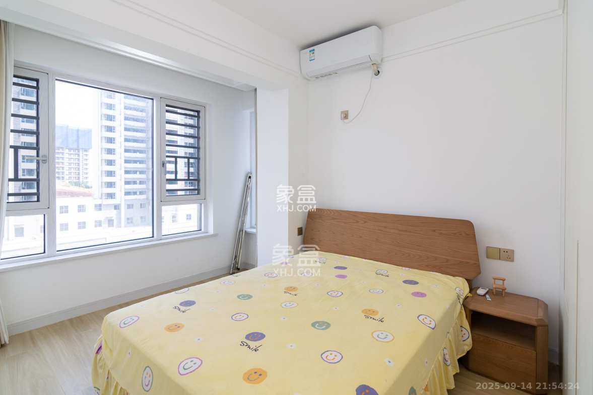 春晖花园 4室2厅1卫 98.80万 春晖花园 4室2厅1卫 98.80万卧室