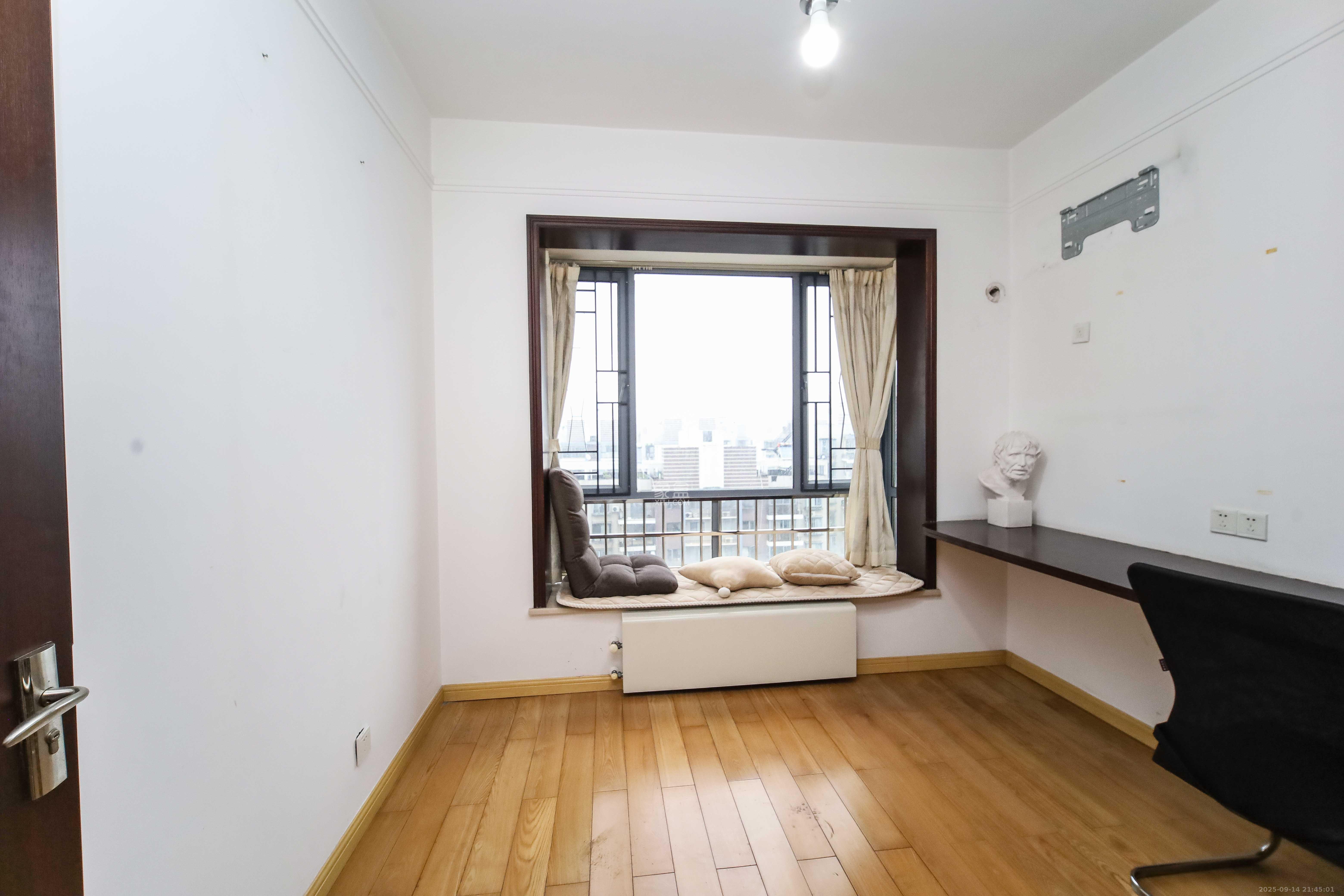 银港水晶城  3室2厅2卫    108.0万卧室