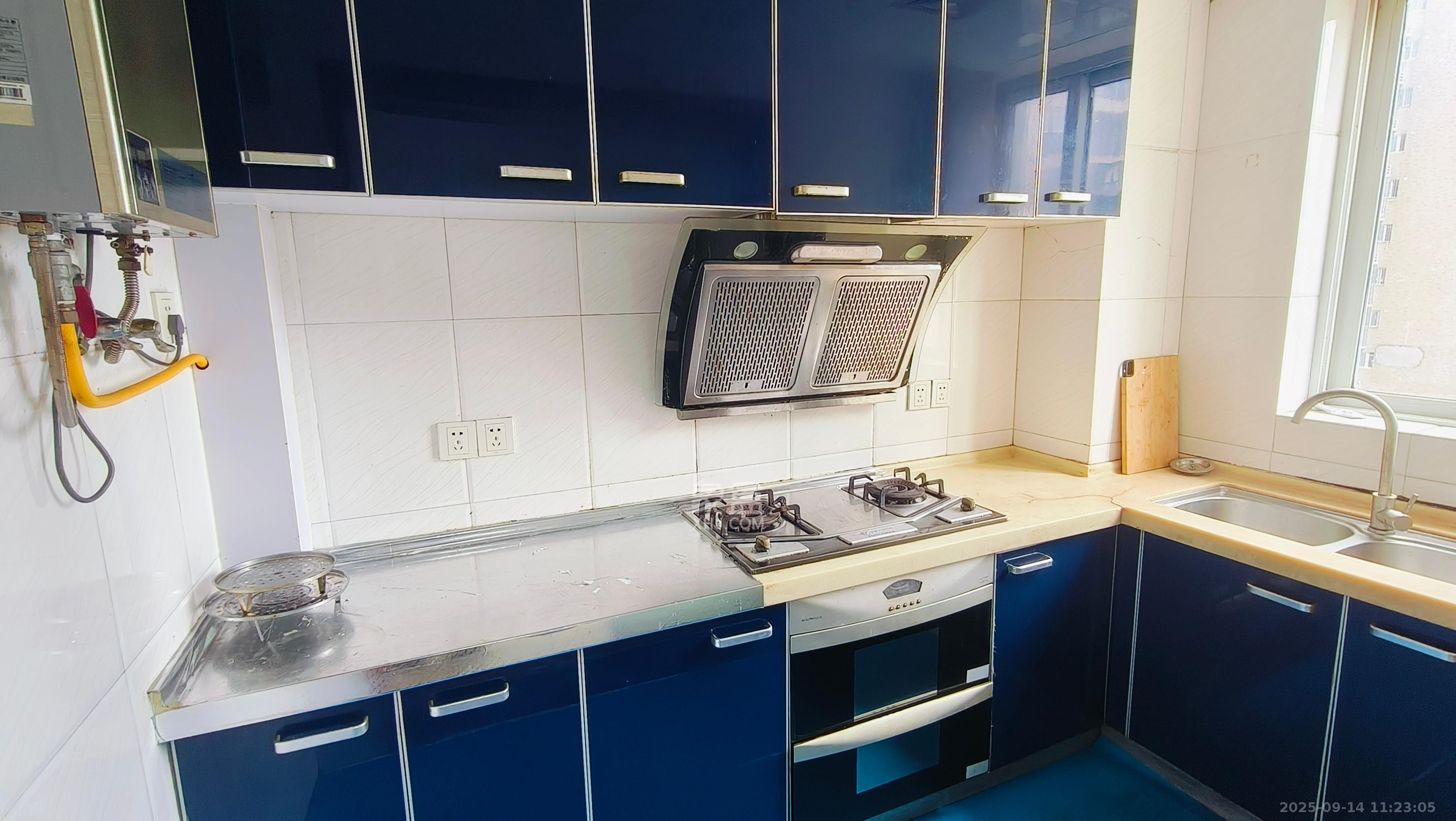 紫晶城 3室2厅2卫 1800.0元/月 紫晶城 3室2厅2卫 1800.0元/月室内图