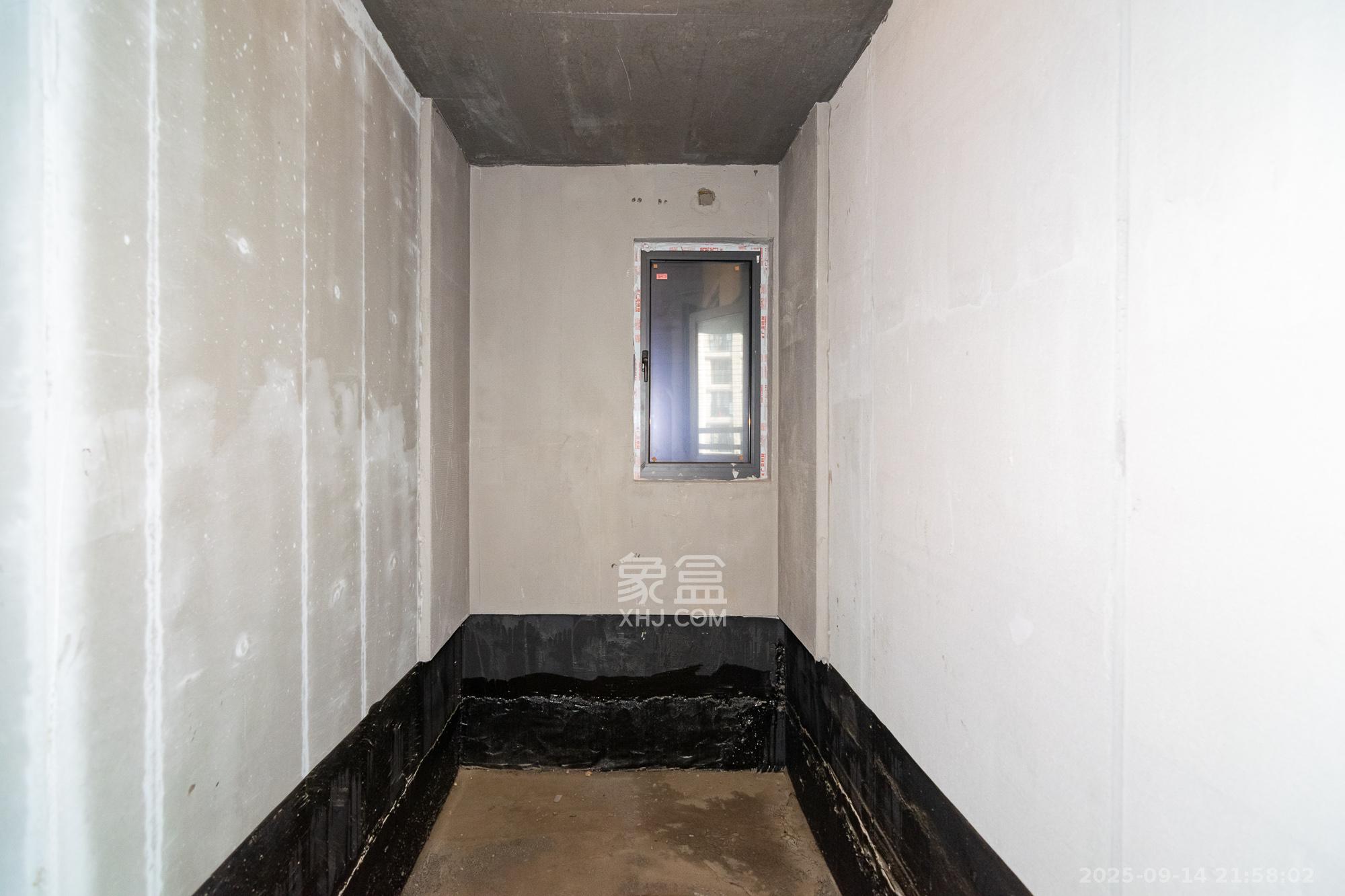 澳海望洲府  4室2厅2卫    82.0万卫生间