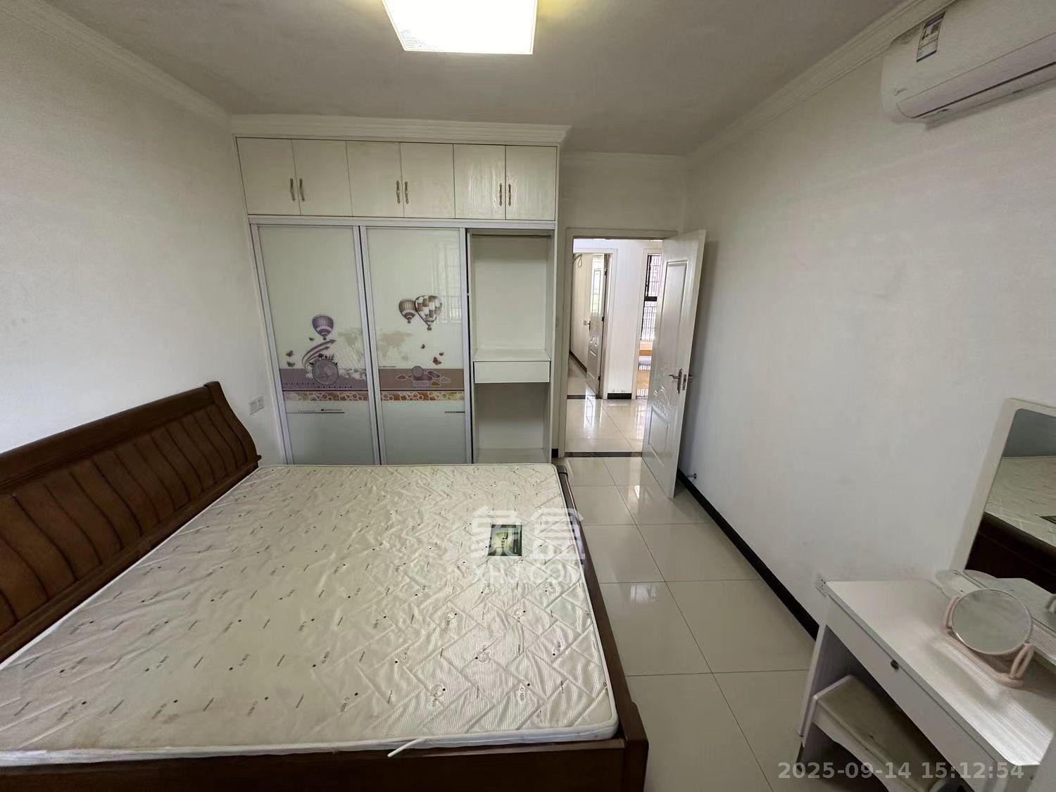 新城国际花都  3室2厅1卫    1700.0元/月室内图