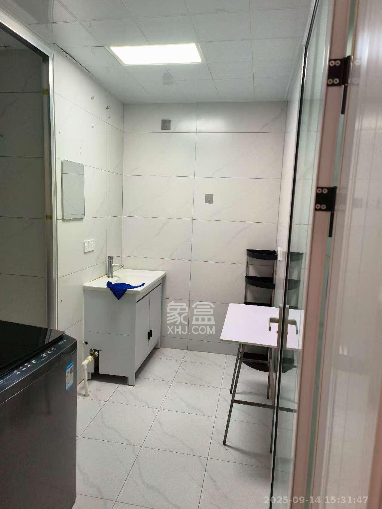 三泰街新富城  3室1厅1卫   3800.00元/月