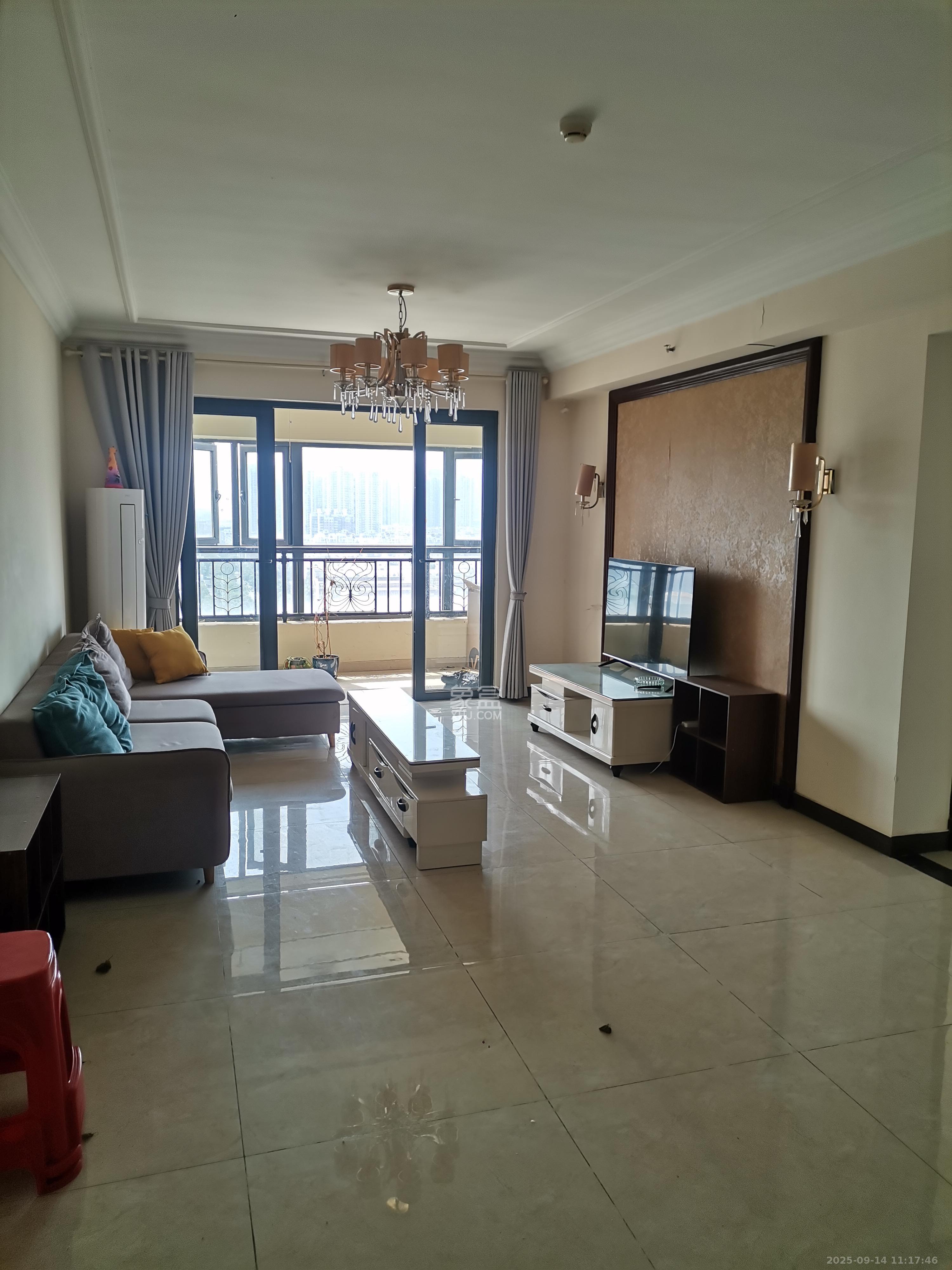 恒大御景半岛锦绣苑 3室2厅2卫 3300.0元/月 恒大御景半岛锦绣苑 3室2厅2卫 3300.0元/月室内图