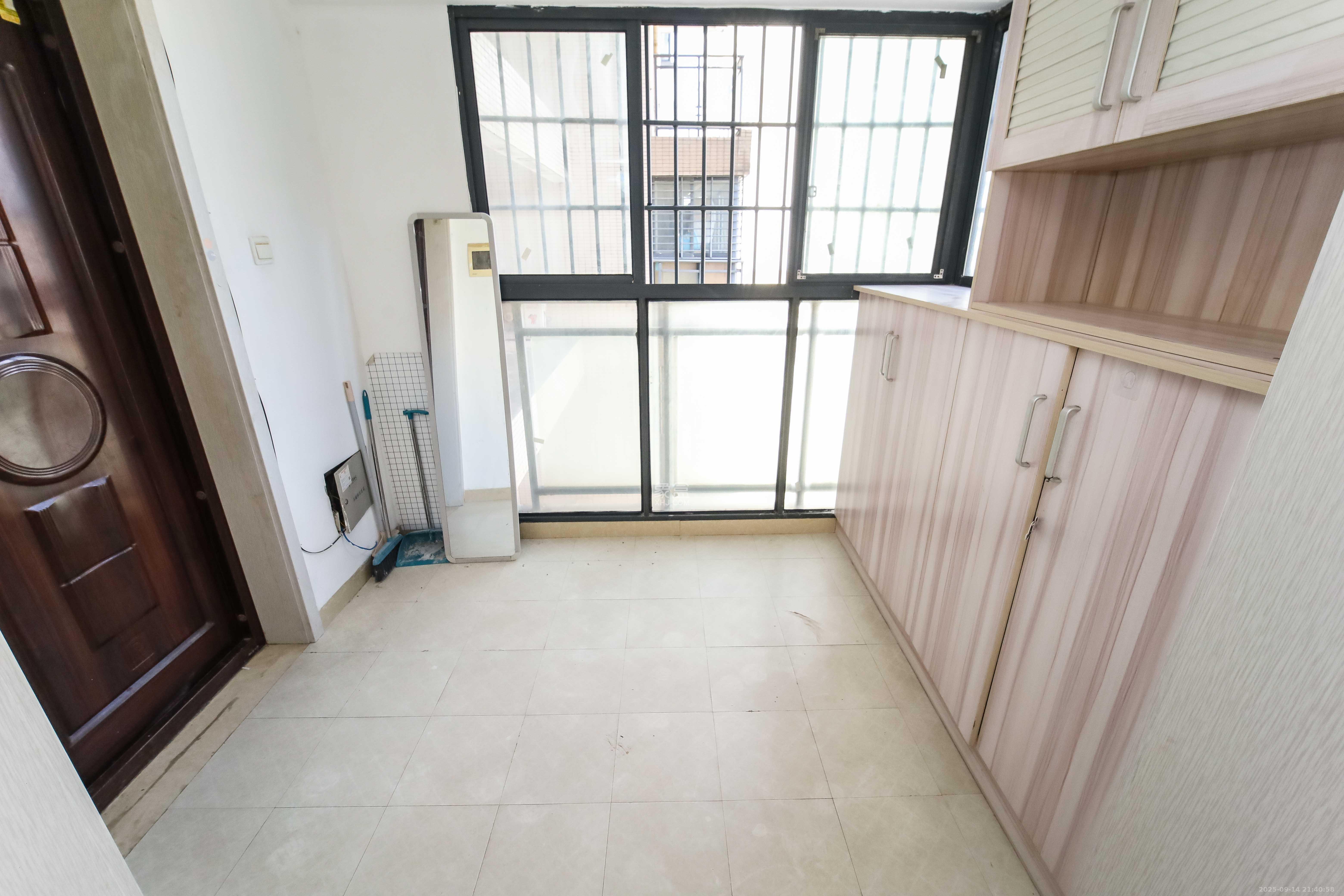 鸿基橄榄君庭  4室2厅2卫    96.0万 鸿基橄榄君庭  4室2厅2卫    96.0万阳台