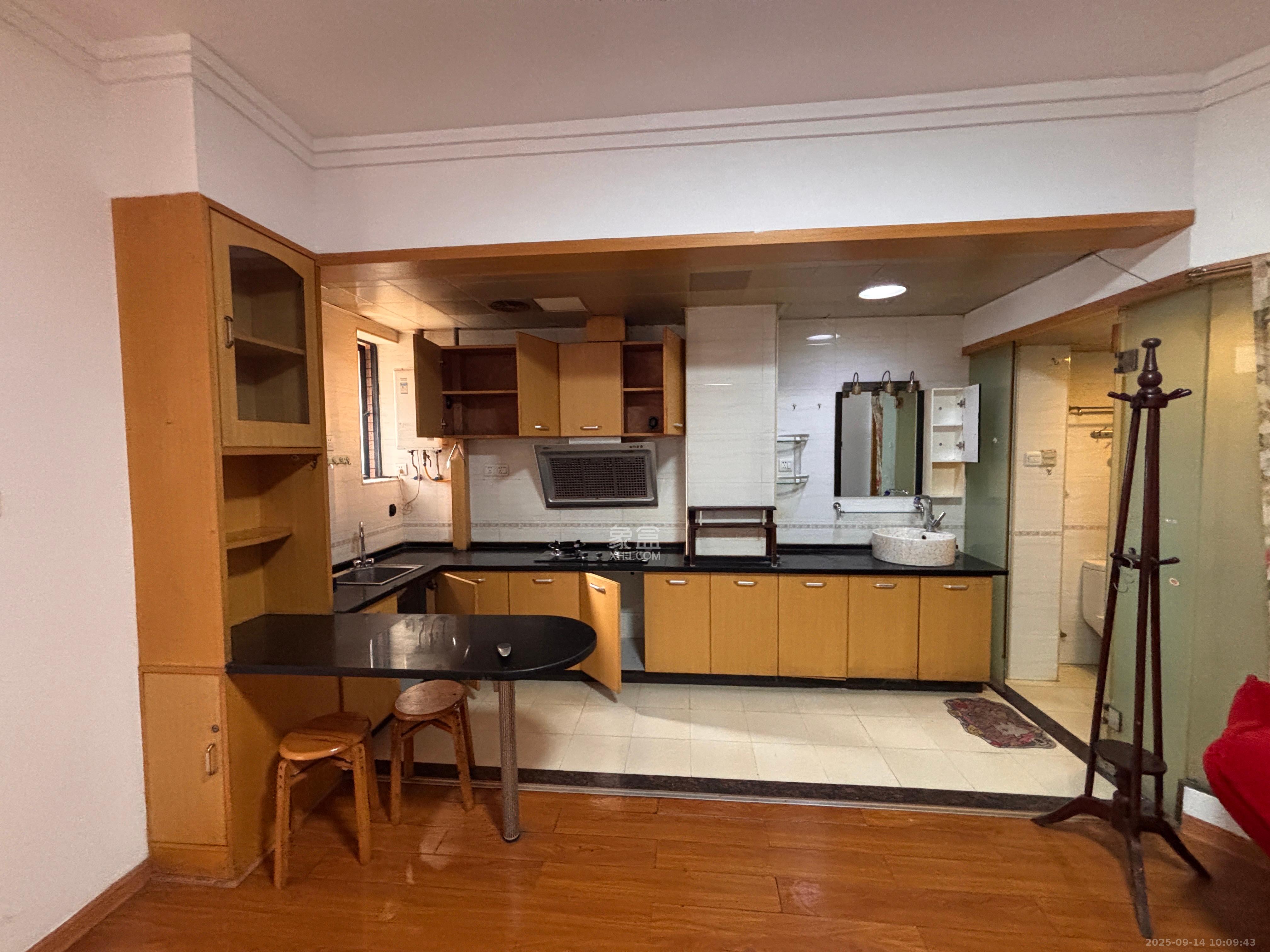 加加大街(华景苑) 1室1厅1卫 1300.0元/月 加加大街(华景苑) 1室1厅1卫 1300.0元/月室内图