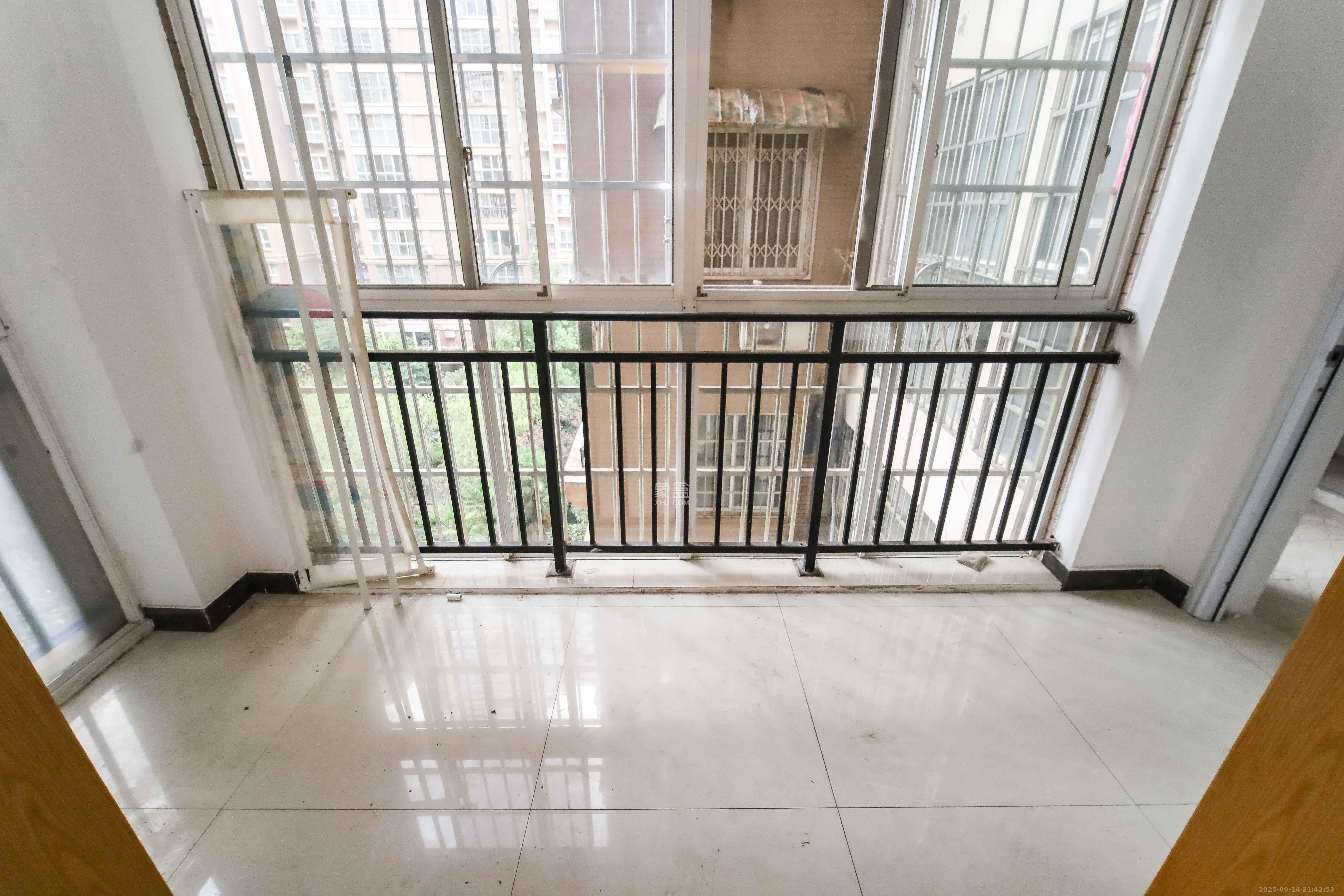 上河国际C区 4室2厅2卫 99.0万 上河国际C区 4室2厅2卫 99.0万阳台