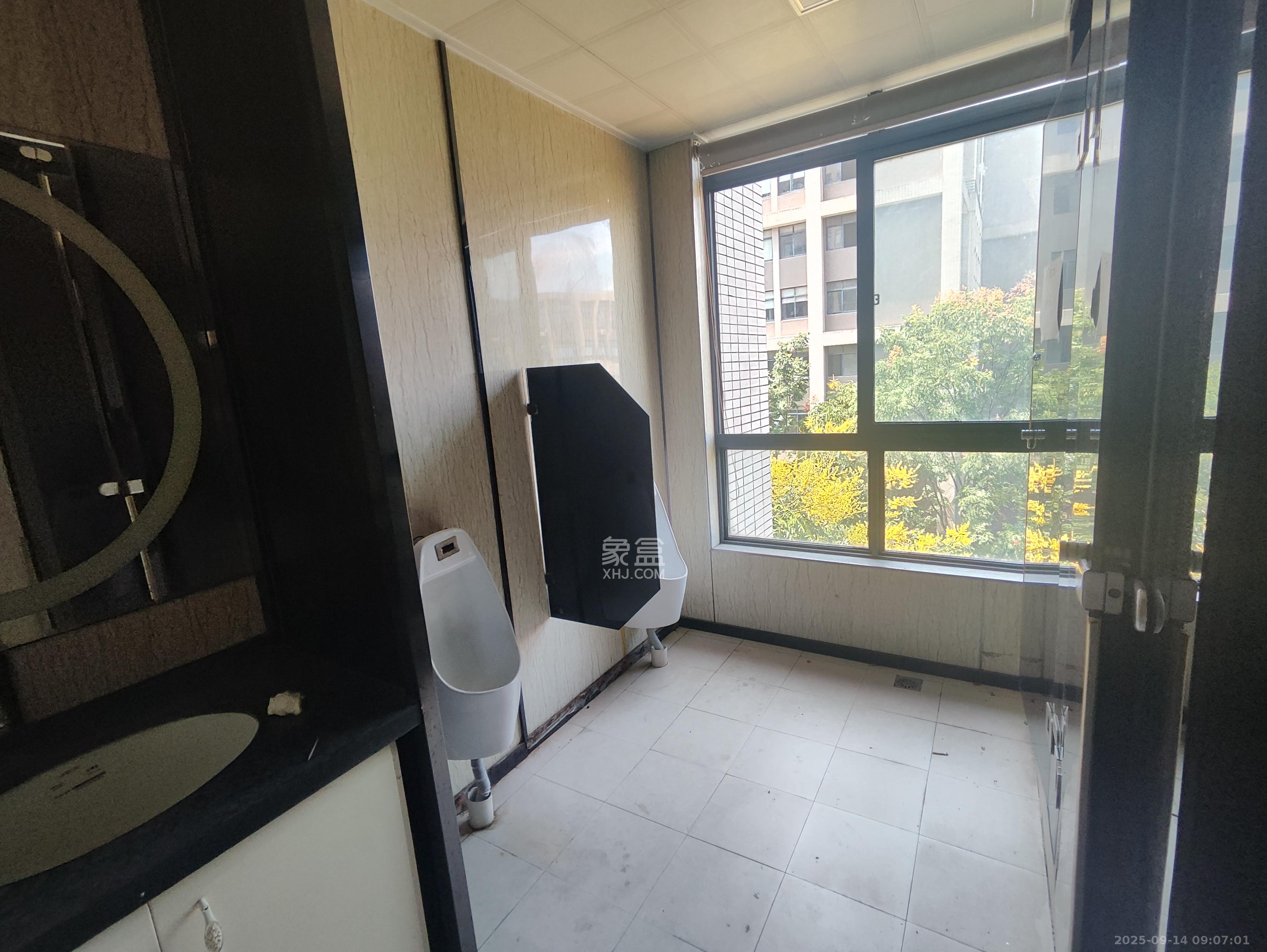 国际企业中心   295.74㎡      10000.0元/月室内图