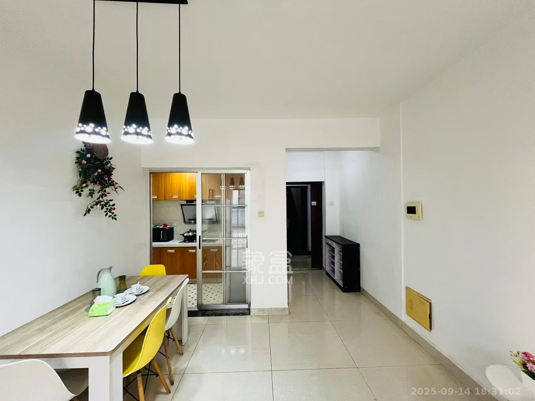 鑫远御文台一期  3室2厅1卫    2000.0元/月室内图