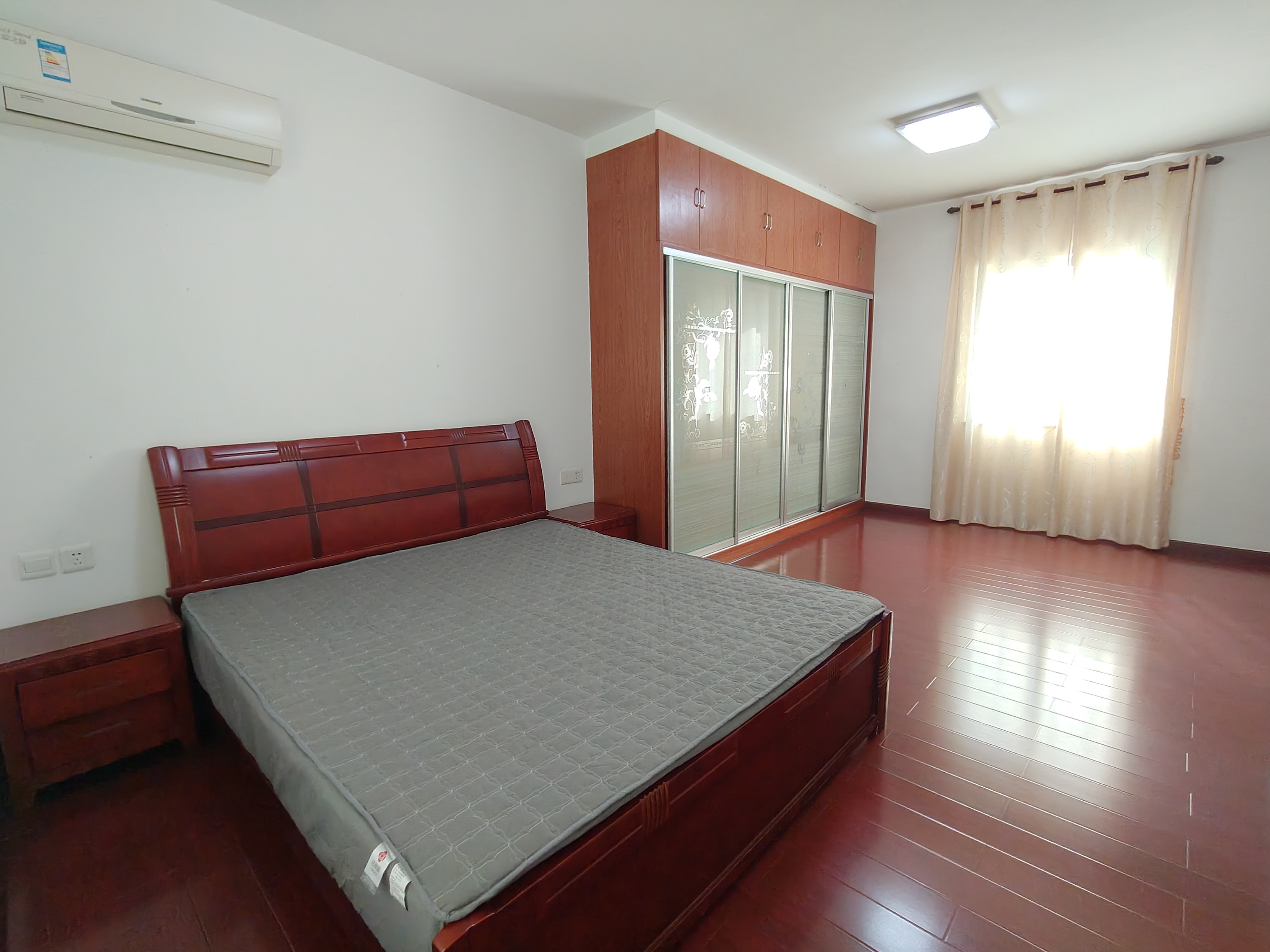 俊景花园  3室2厅2卫   2200.00元/月室内图