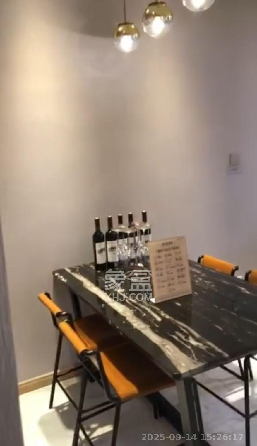 新长海漓湘悦  2室2厅1卫    1900.0元/月 新长海漓湘悦  2室2厅1卫    1900.0元/月室内图