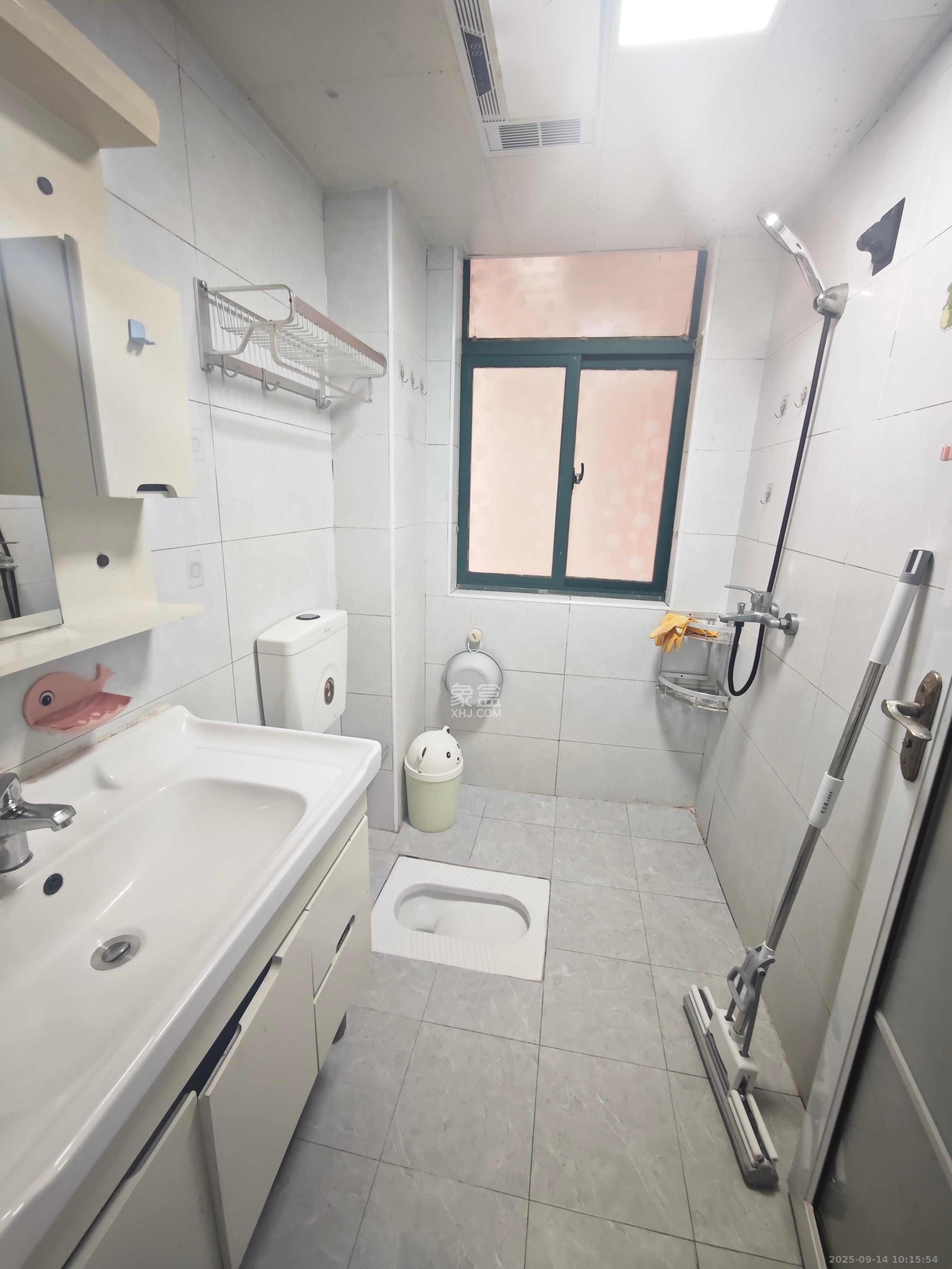 洋湖时代  3室2厅1卫    1900.0元/月室内图