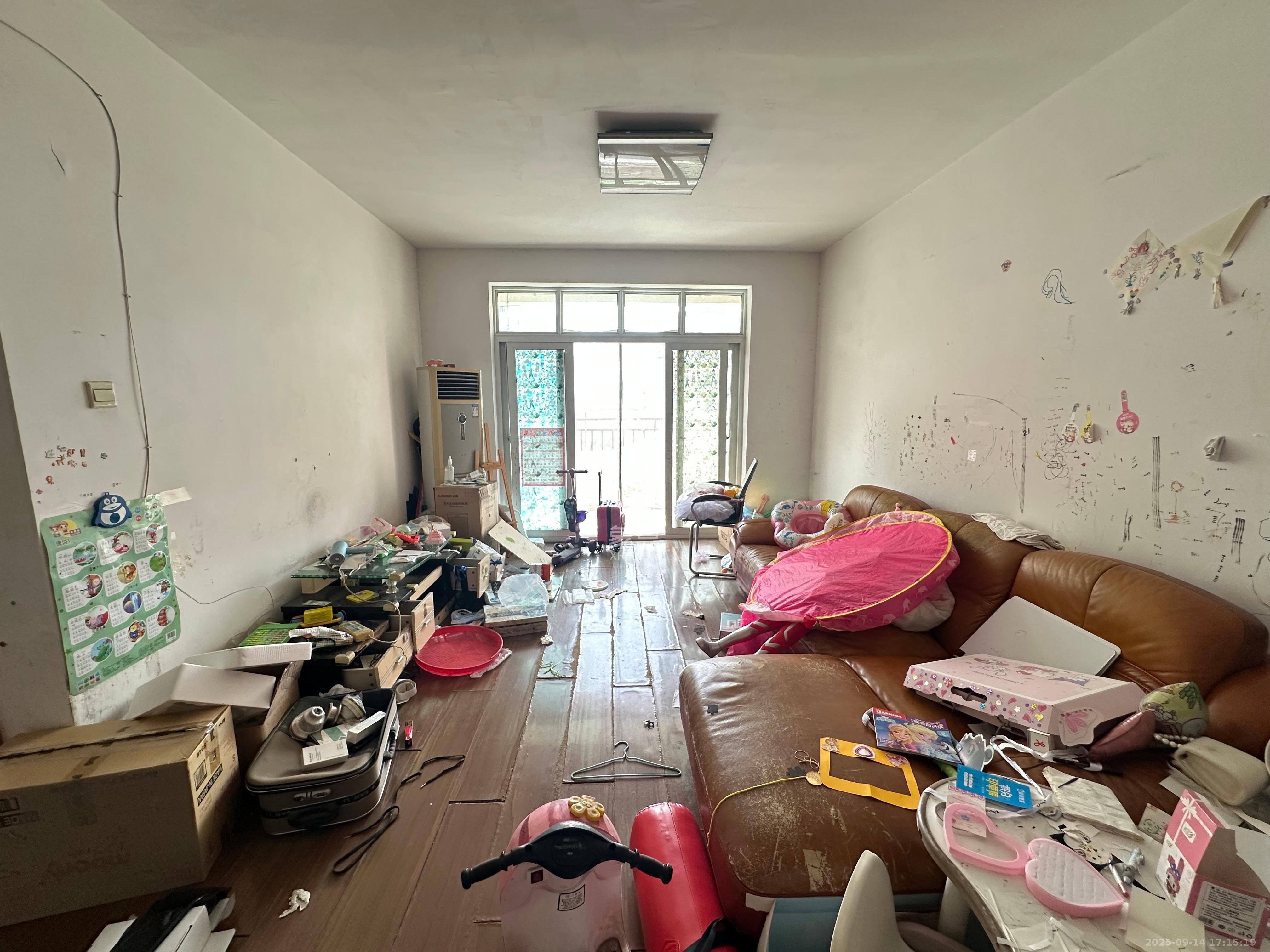 金碧文华  2室2厅1卫    2000.0元/月 金碧文华  2室2厅1卫    2000.0元/月