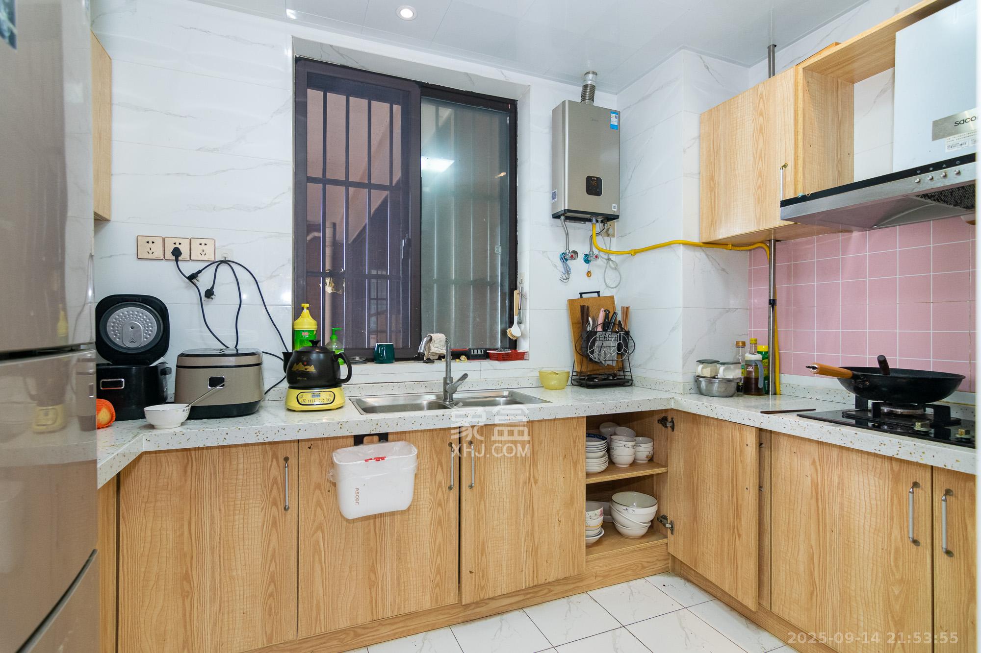 新城国际花都  3室2厅1卫    58.8万 新城国际花都  3室2厅1卫    58.8万厨房