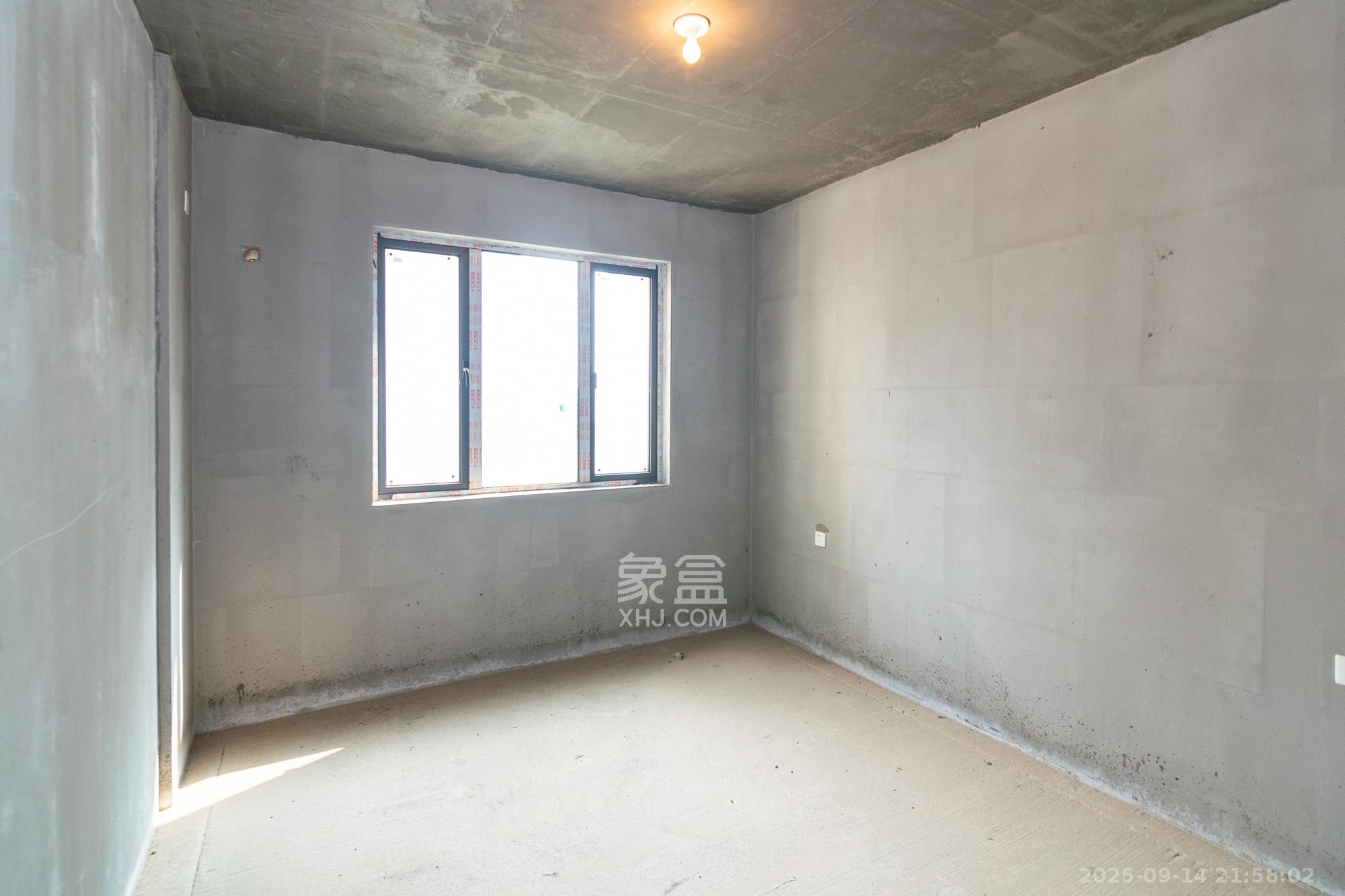 澳海望洲府  4室2厅2卫    82.0万卧室