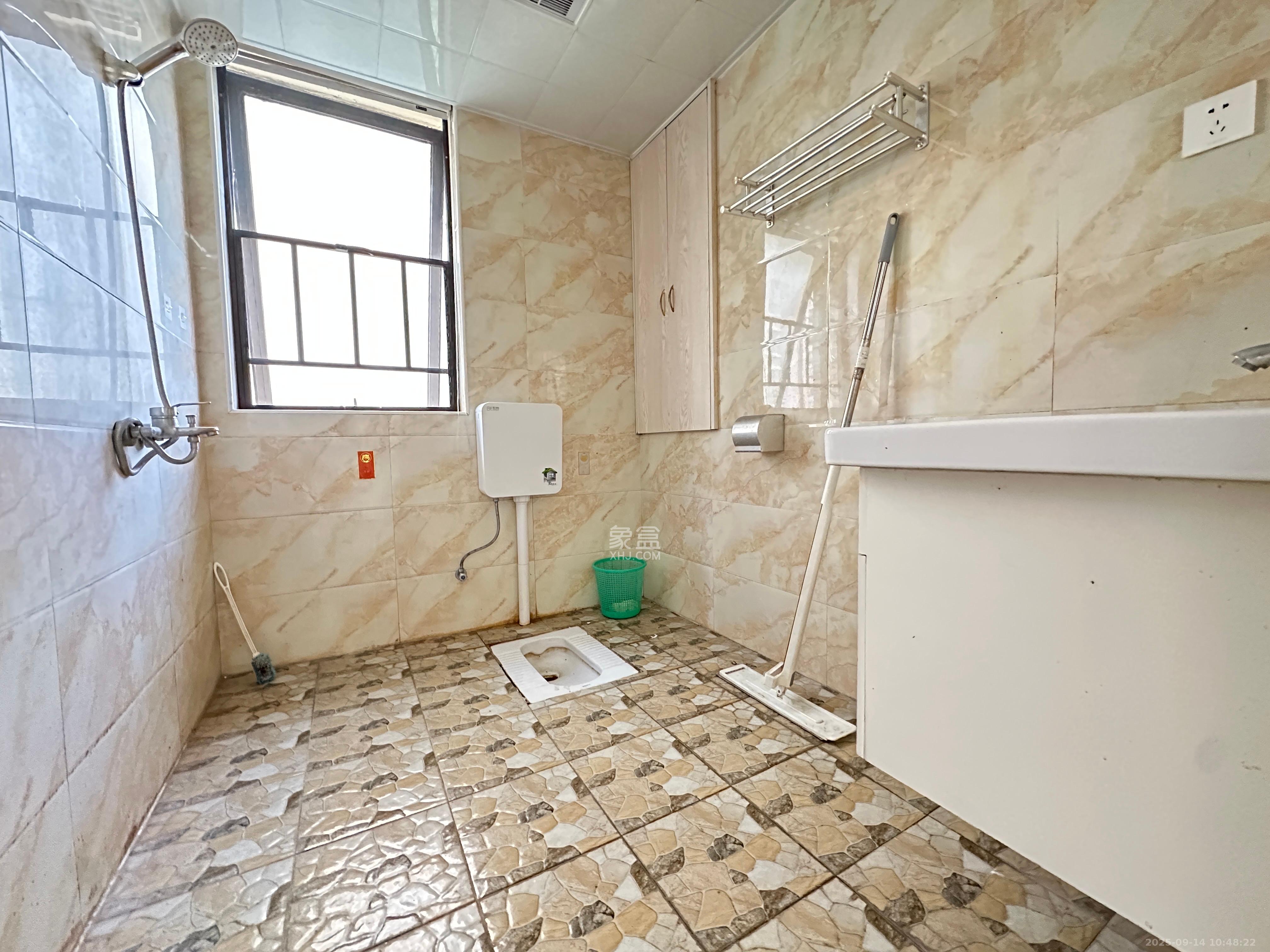 湖南报业文化城（米地亚家园）  4室2厅2卫    2000.0元/月室内图