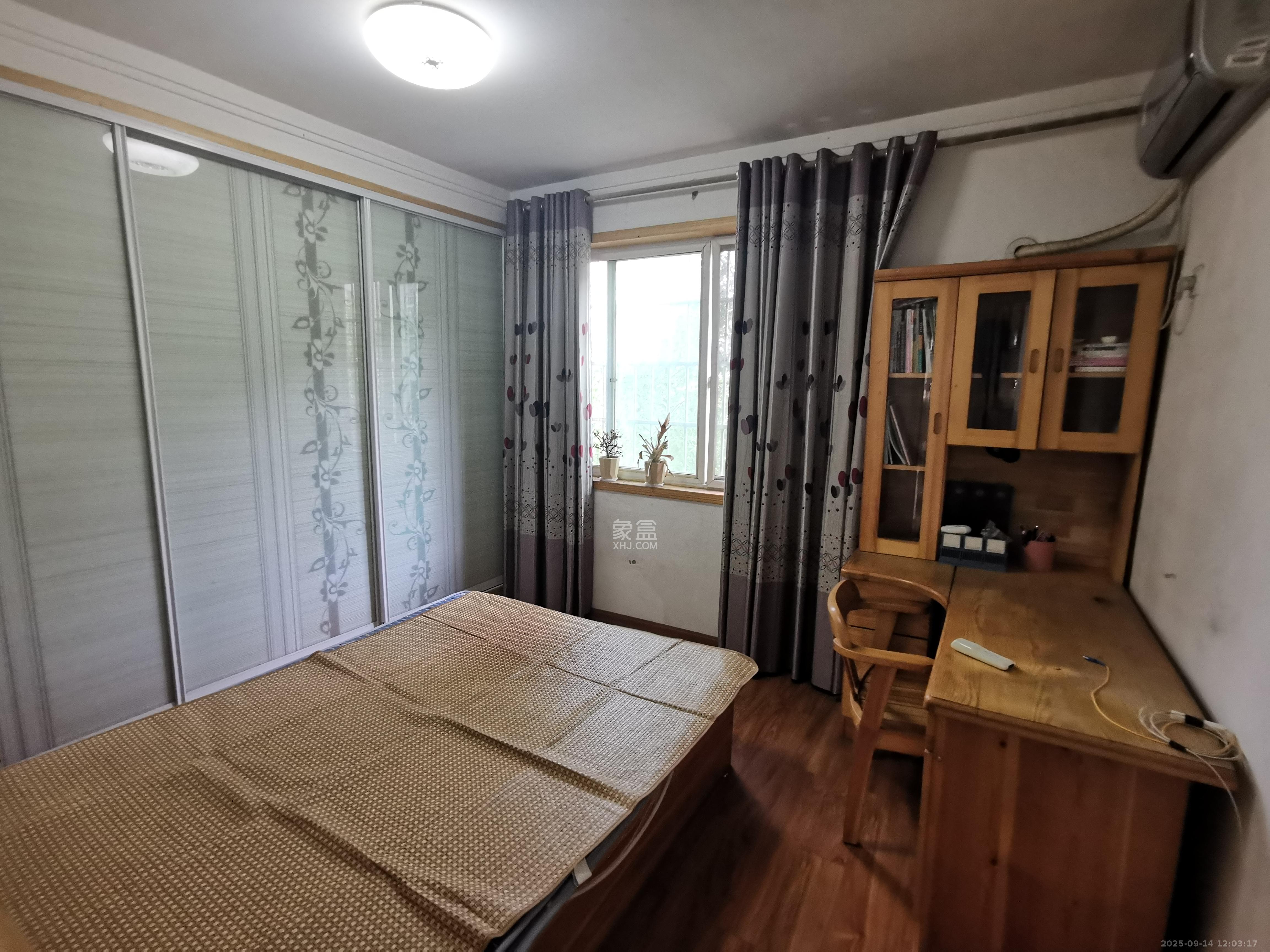 鄱阳小区 2室2厅1卫 1400.0元/月 鄱阳小区 2室2厅1卫 1400.0元/月室内图