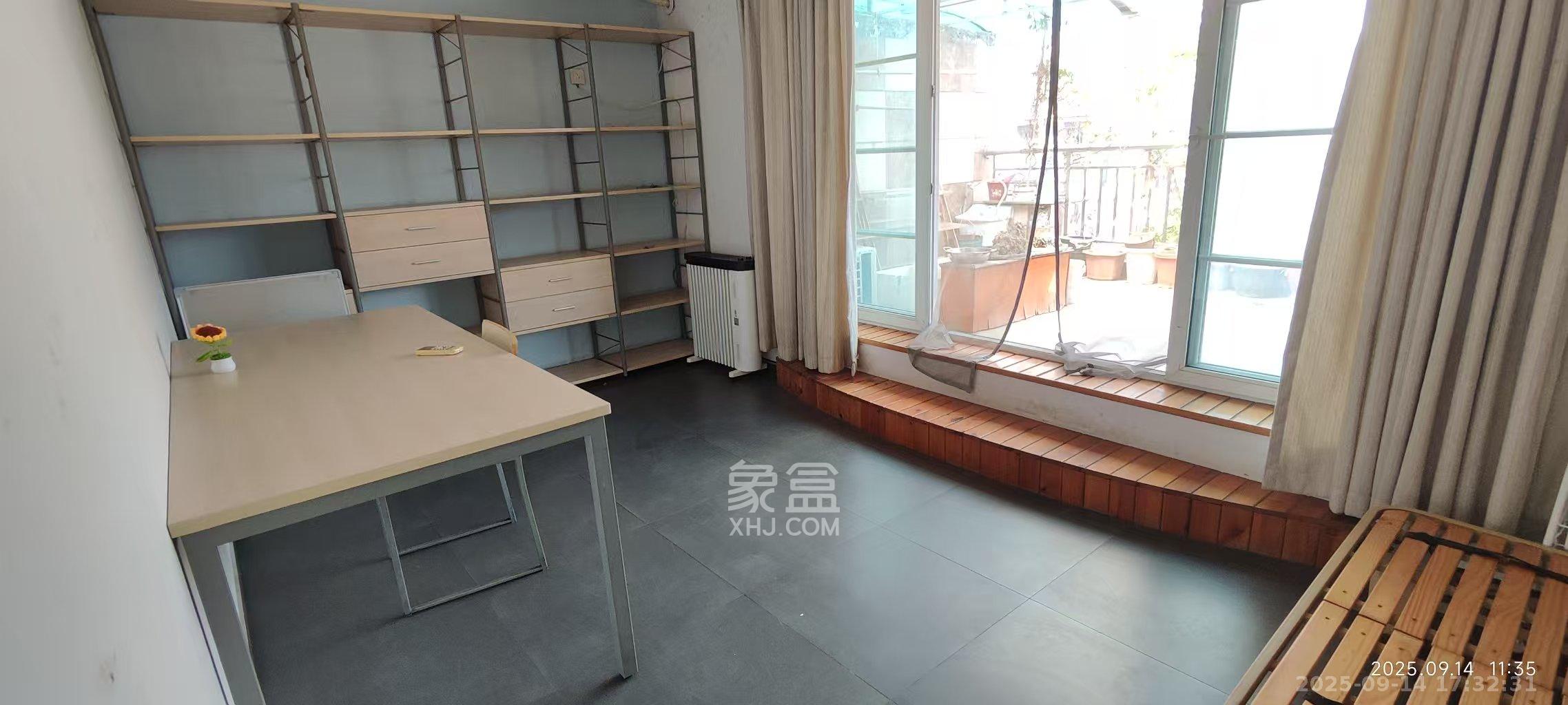 新星小区 4室2厅2卫 2400.0元/月 新星小区 4室2厅2卫 2400.0元/月室内图