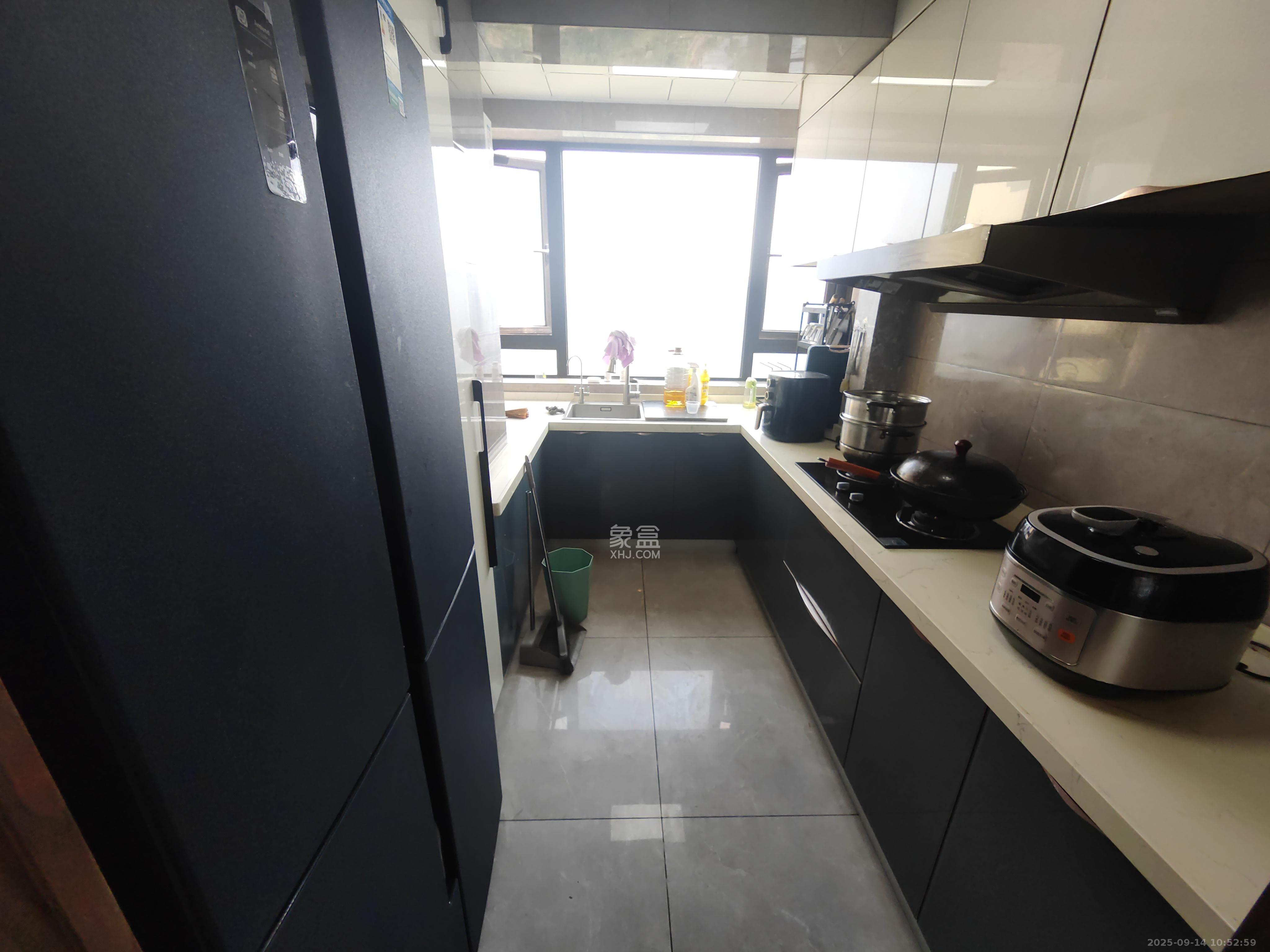 绿地海外滩二期  3室2厅2卫    3000.0元/月 绿地海外滩二期  3室2厅2卫    3000.0元/月室内图