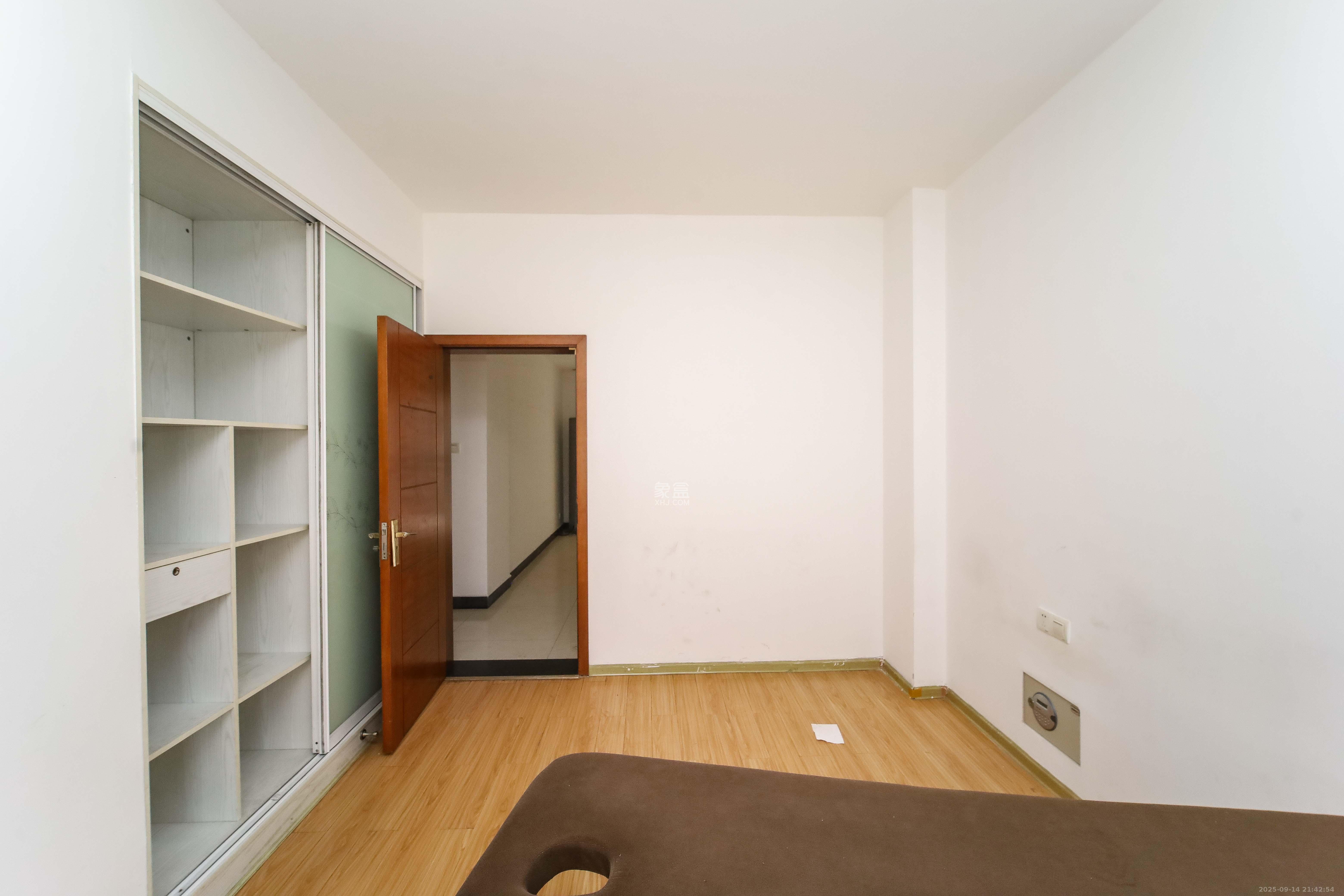 上河国际C区 4室2厅2卫 99.0万 上河国际C区 4室2厅2卫 99.0万卧室