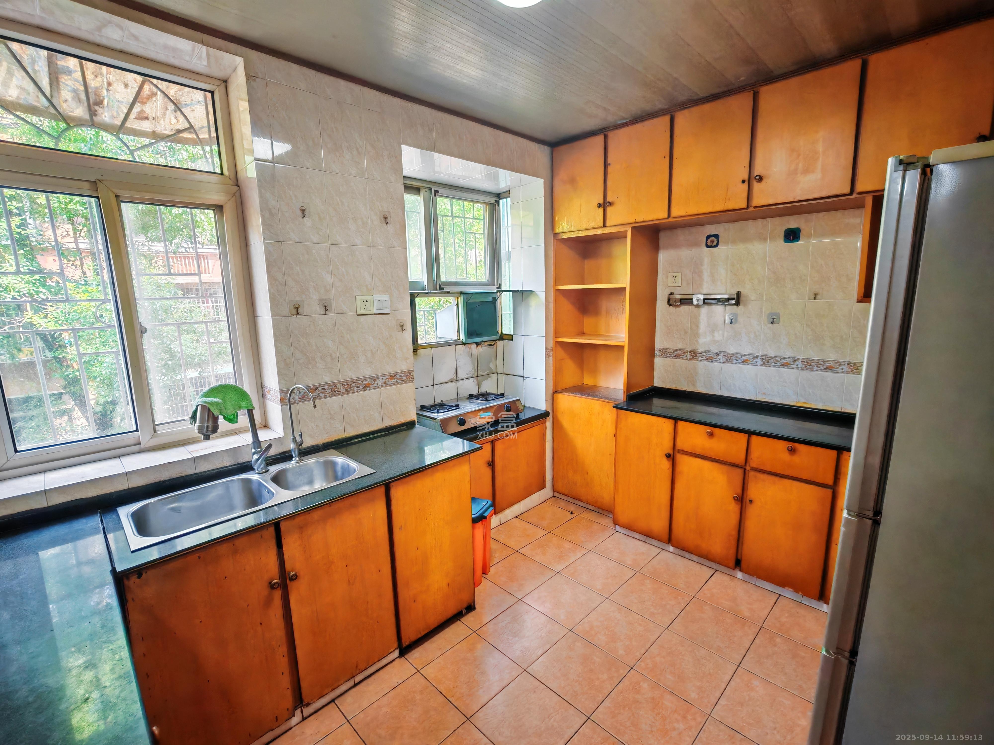 广济桥商务厅宿舍 3室1厅1卫 2300.0元/月 广济桥商务厅宿舍 3室1厅1卫 2300.0元/月室内图