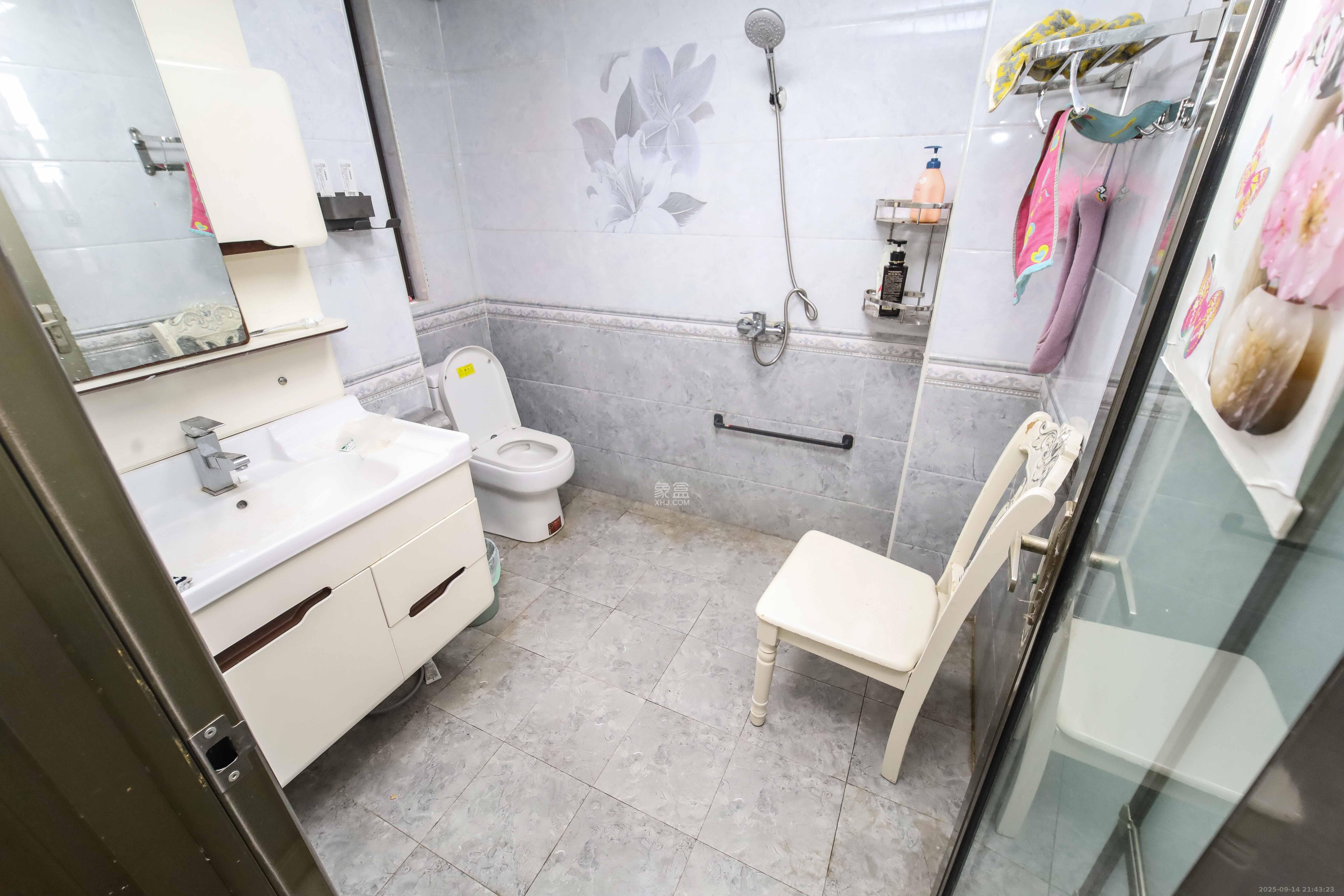 中欣楚天熙苑  3室2厅2卫    102.8万 中欣楚天熙苑  3室2厅2卫    102.8万卫生间