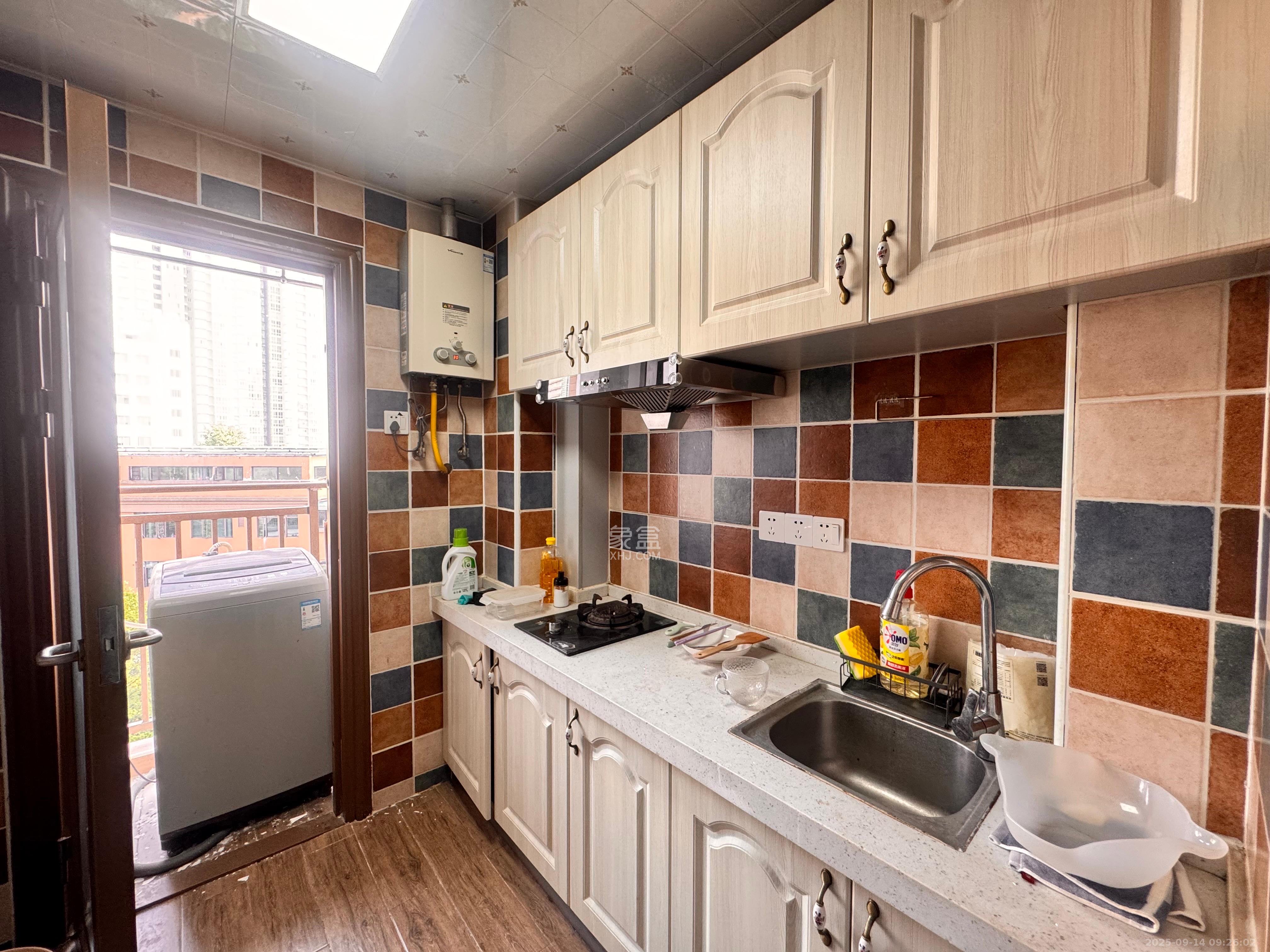 第六都（陆都小区）  1室1厅1卫    1600.0元/月室内图